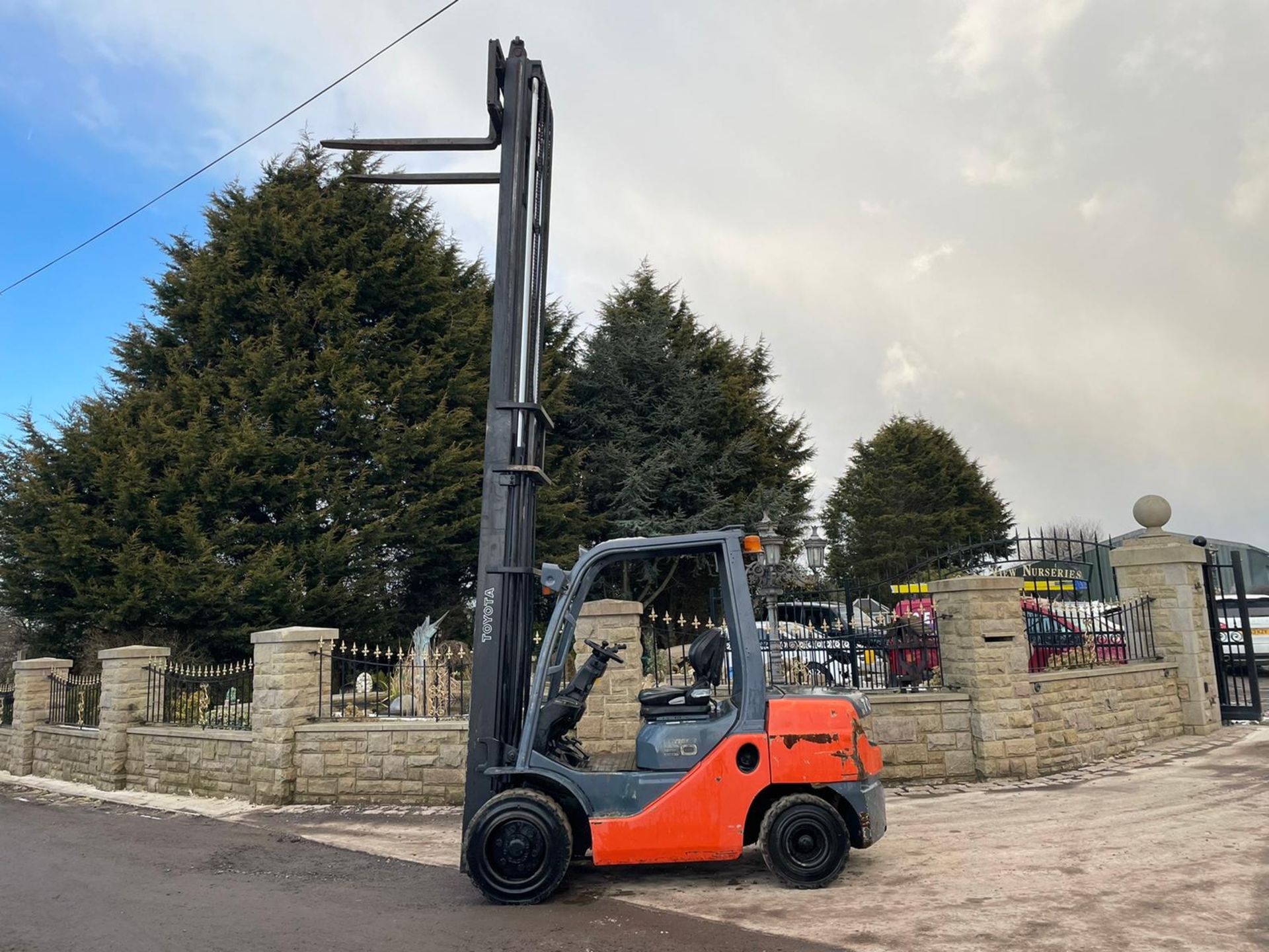 2013 TOYOTA TORENO 30 FORKLIFT, 3 TON LIFT, RUNS DRIVES AND LIFTS, HIGH MAST *PLUS VAT* - Image 2 of 8