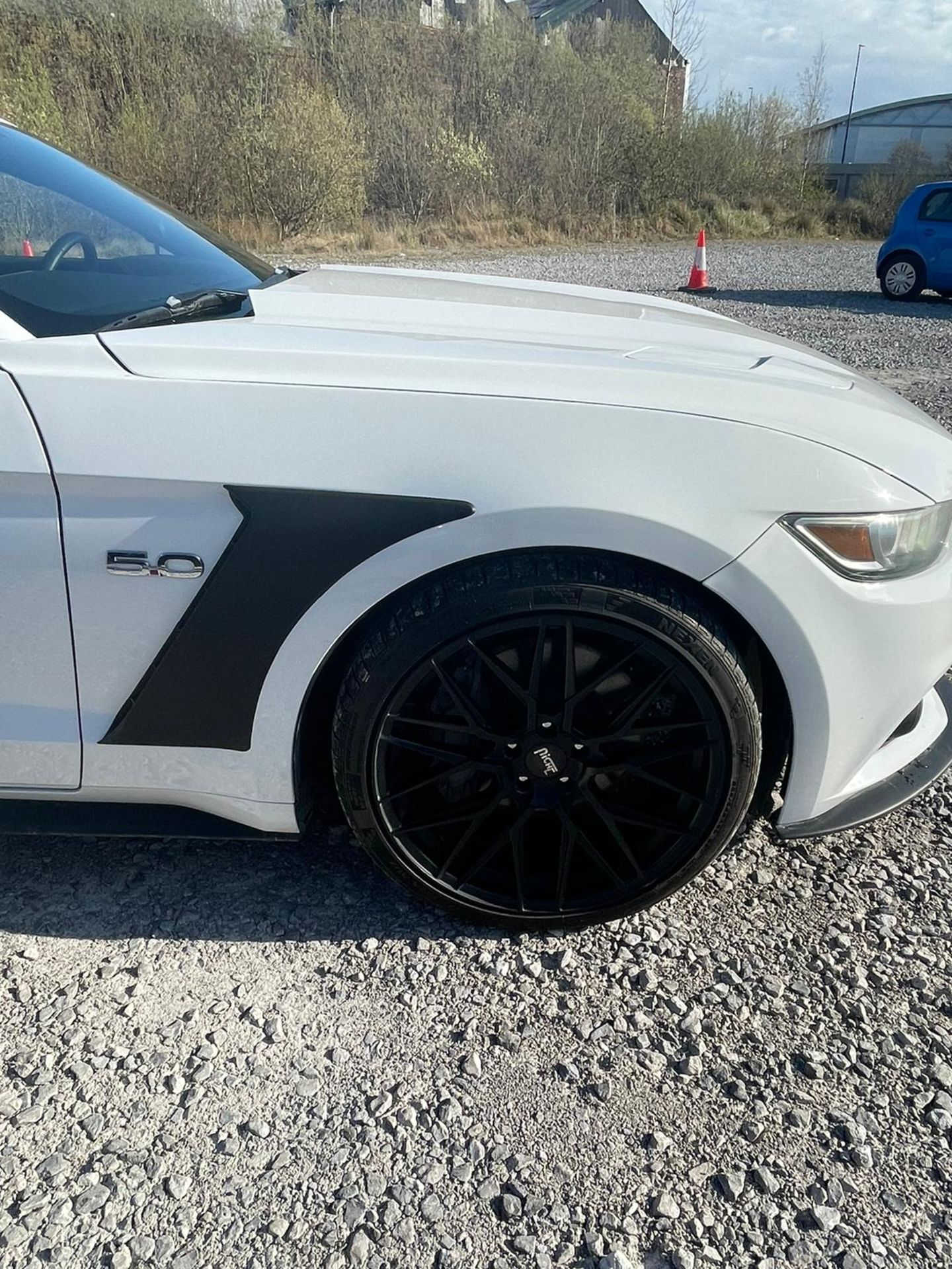 2016 FORD MUSTANG GT 5.0 V8 AUTOMATIC WITH NOVA, WIDE RED LEATHER DISPLAY INTERIOR *PLUS VAT* - Image 6 of 10