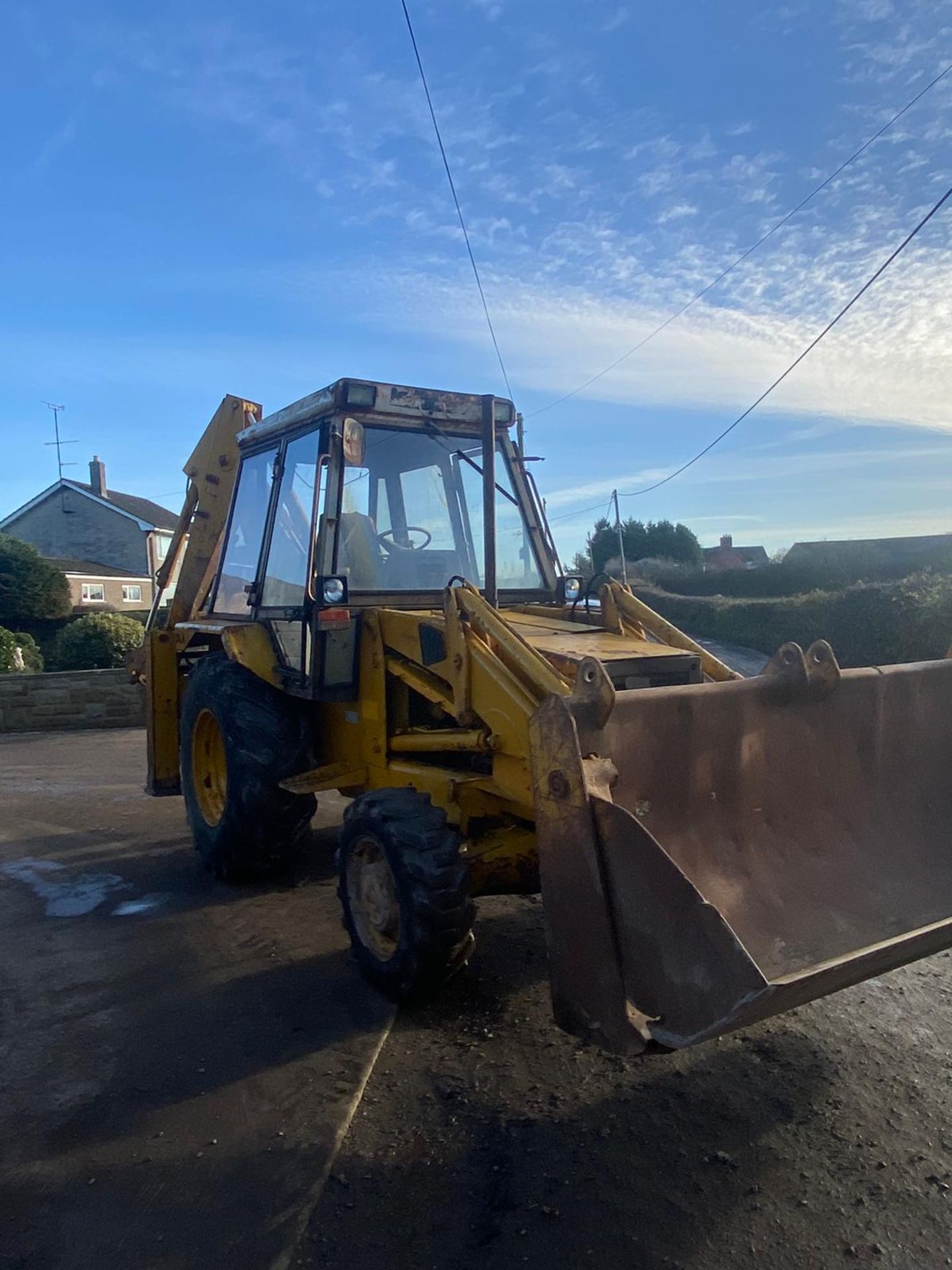 JCB 4 WHEEL DRIVE 3CX, 4 IN 1 BUCKET, 4 SPEED MANUAL *PLUS VAT* - Image 3 of 7