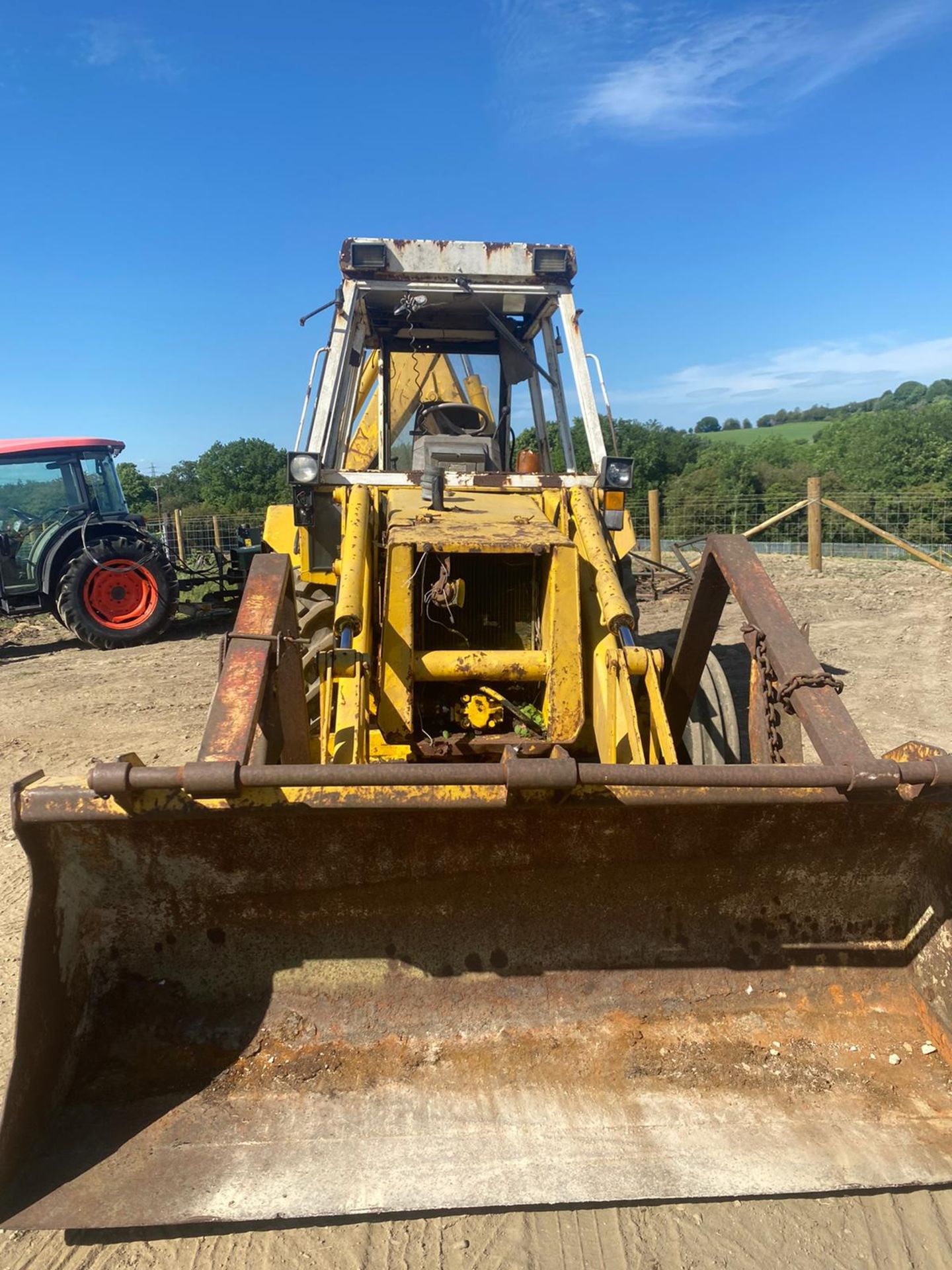 JCB 3CX DIGGER LOADER, RUNS DRIVES AND DIGS, FORKS AND BUCKET ON THE FRONT *PLUS VAT* - Image 3 of 6