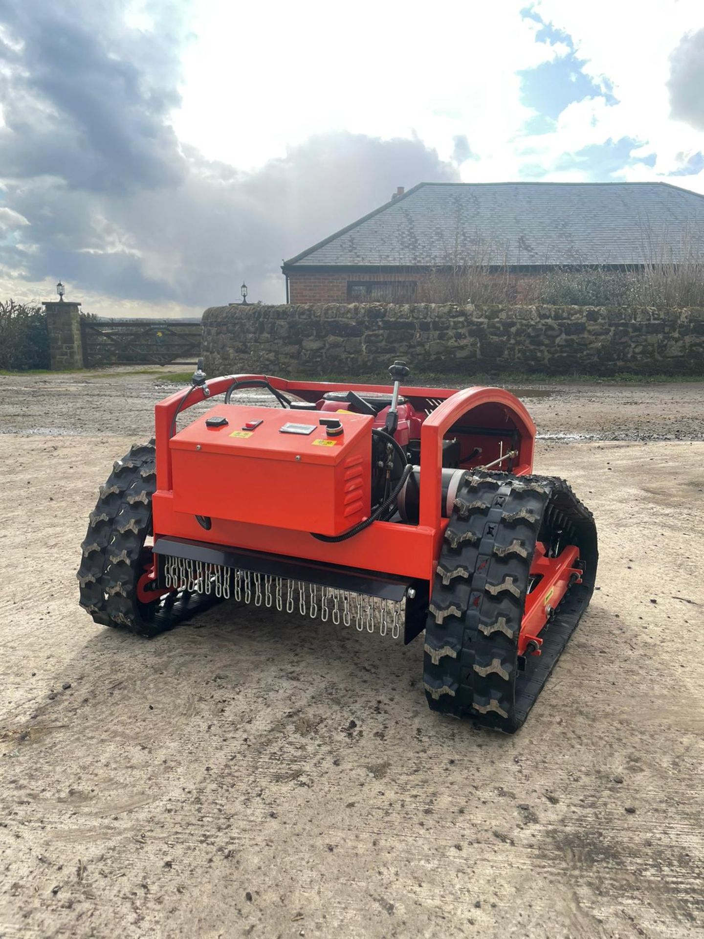 NEW UNUSED HIGH TOP REMOTE CONTROLLED LAWN MOWER, ELECTRIC OR PETROL OPERATED *NO VAT* - Image 3 of 6