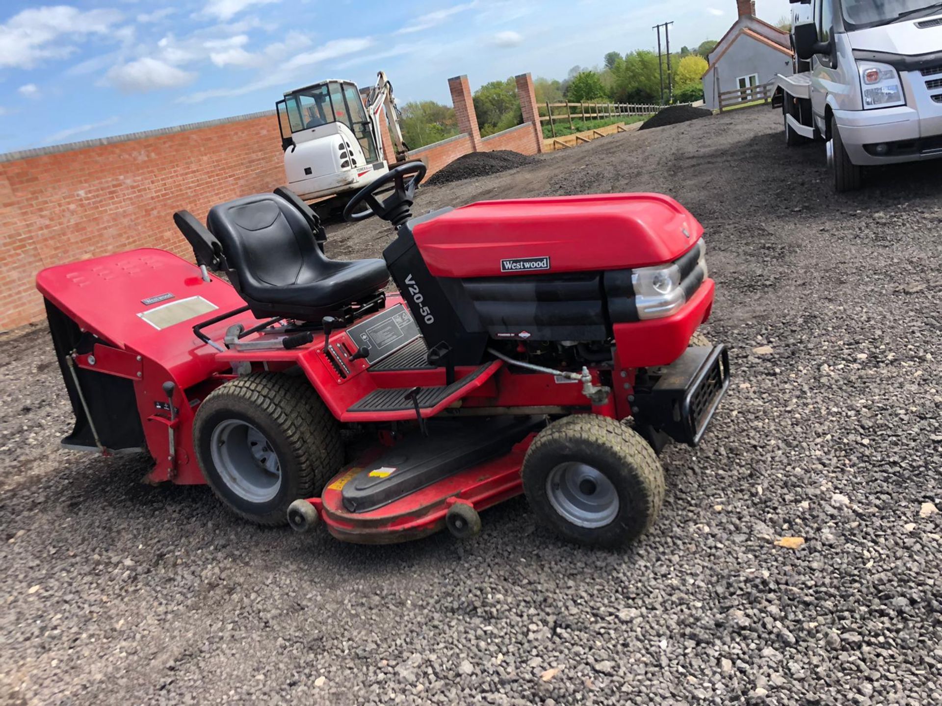 WESTWOOD V20-50 RIDE ON MOWER, STARTS DRIVES AND CUTS, SELLING DUE TO DOWNSIZING *NO VAT* - Image 2 of 6