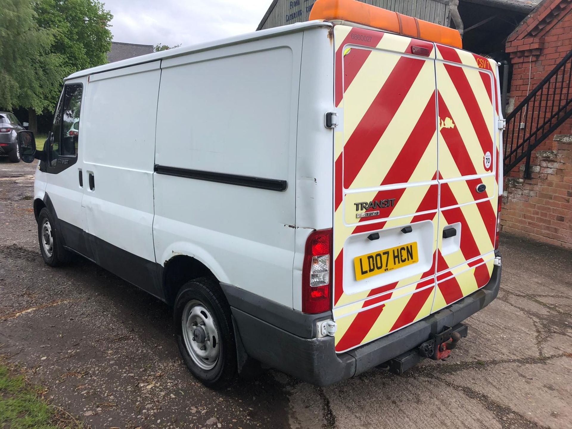 2007 FORD TRANSIT 85 T260S FWD WHITE PANEL VAN, 2.2 DIESEL ENGINE, SHOWING 124,976 MILES *PLUS VAT* - Image 7 of 13