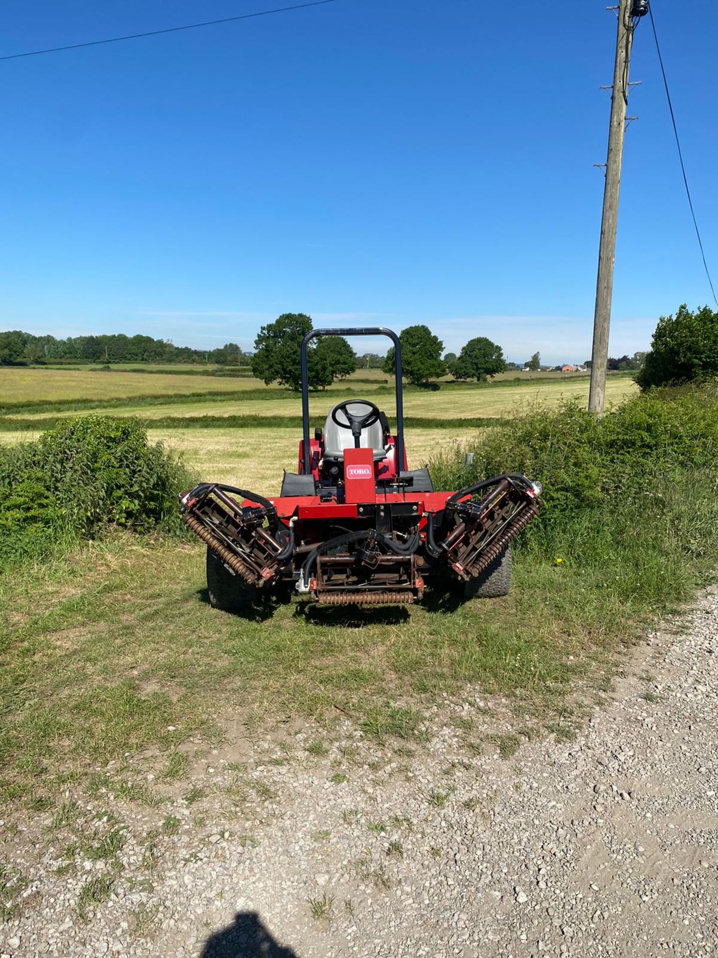 TORO REELMASTER 6500D RIDE ON LAWN MOWER, RUNS DRIVES AND CUTS, POWER STEERING *NO VAT* - Image 6 of 8