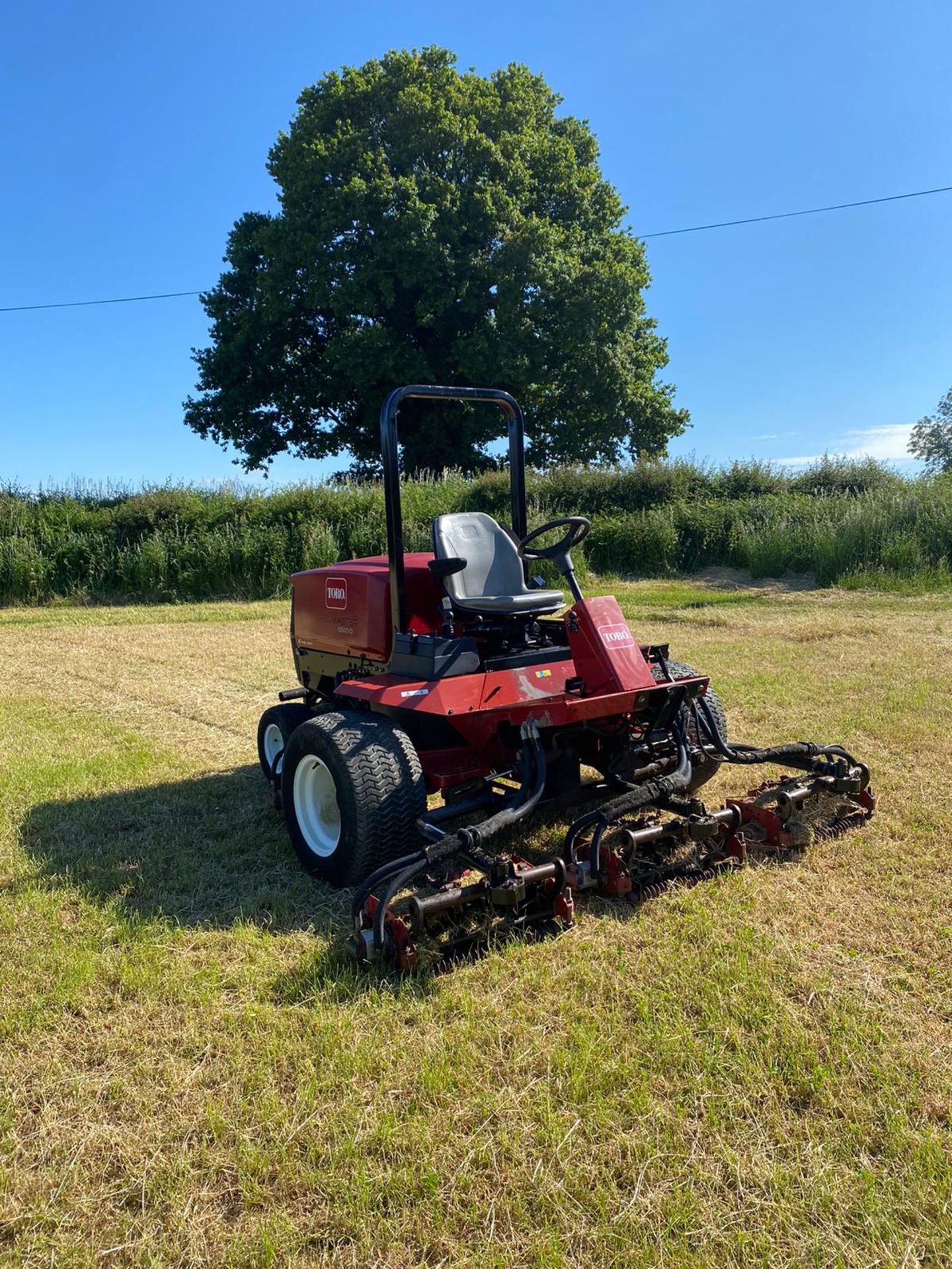 TORO REELMASTER 6500D RIDE ON LAWN MOWER, RUNS DRIVES AND CUTS, POWER STEERING *NO VAT* - Image 2 of 8