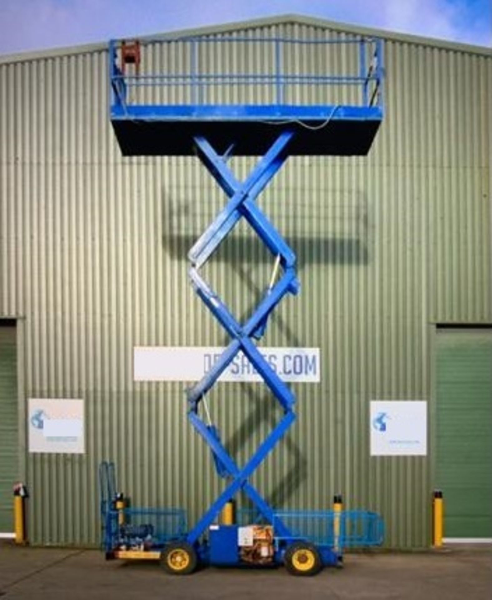 JLG 25MSD SCISSOR LIFT, MAX HEIGHT 7.6m, DIESEL, STARTS LIFTS AND DRIVES, NO LOLER *PLUS VAT* - Image 3 of 6