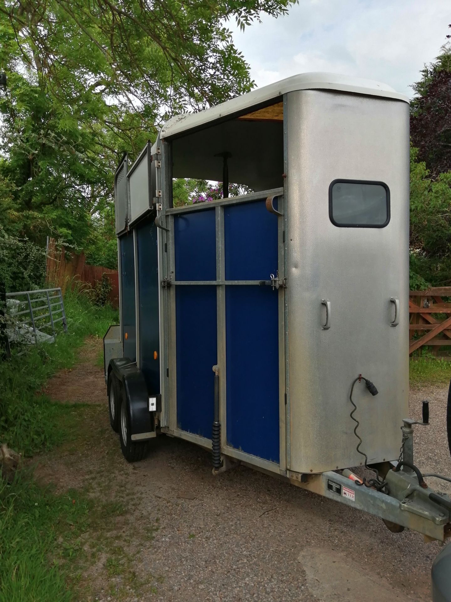 IFOR WILLIAMS 505 TWO HORSE TRAILER, USED CONDITION, RELIABLE AND FUNCTIONS AS INTENDED *NO VAT* - Image 2 of 11