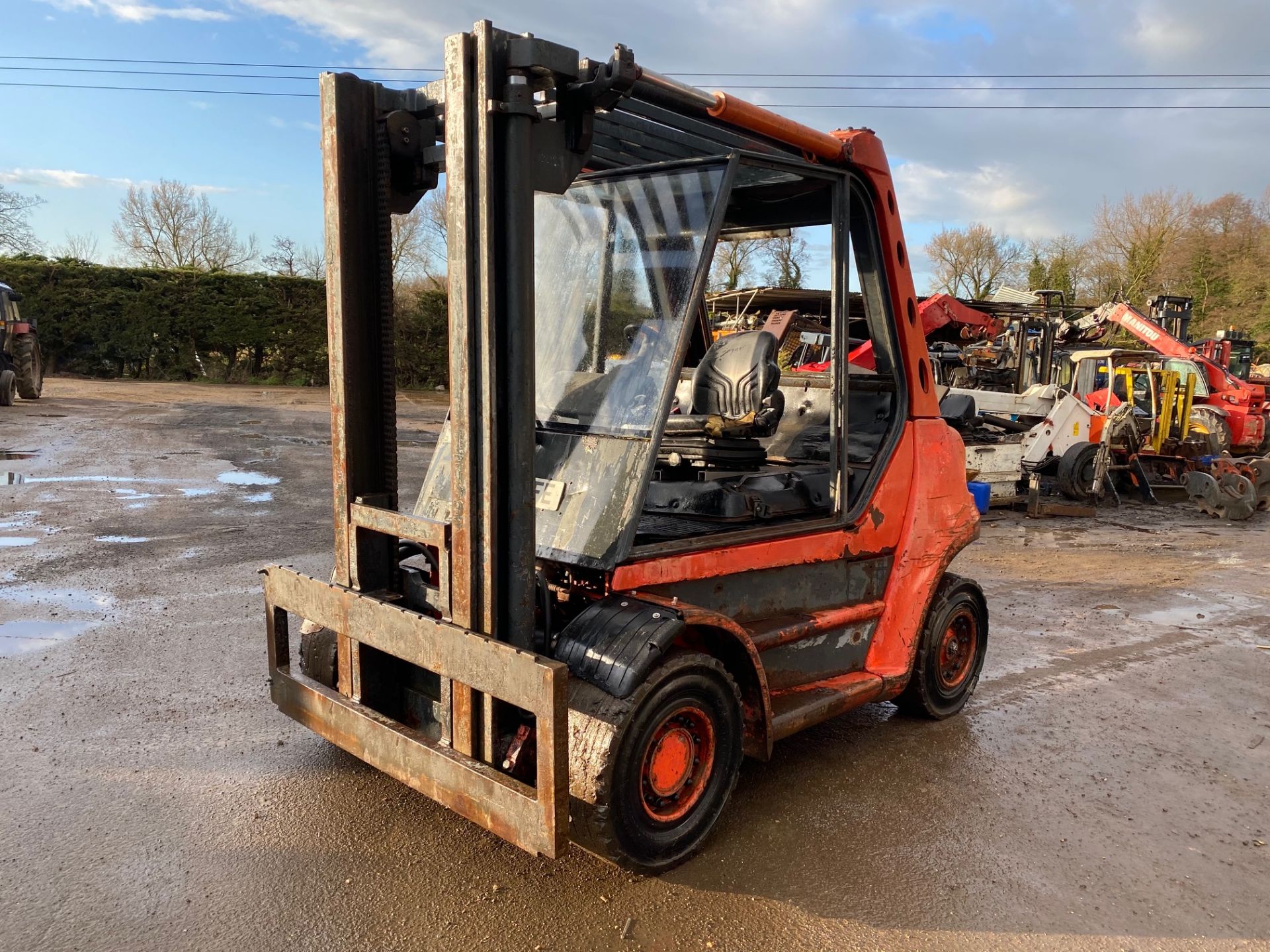1998 Linde H60D forklift, 8200 hours, Deutz 6 cylinder engine Forks will be included with the truck - Image 3 of 5