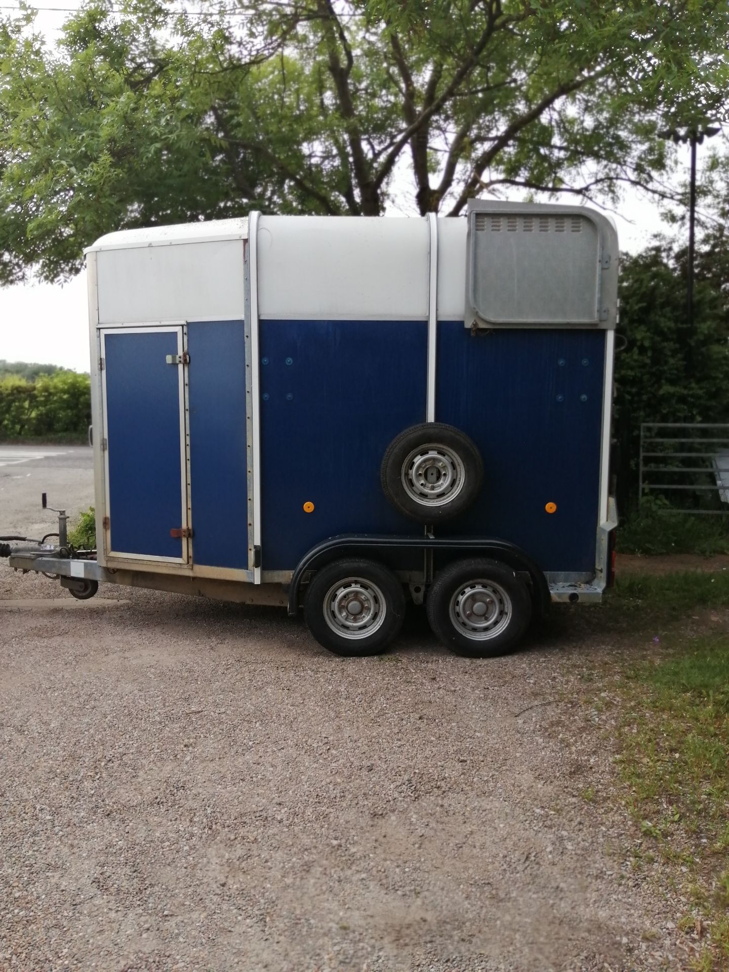 IFOR WILLIAMS 505 TWO HORSE TRAILER, USED CONDITION, RELIABLE AND FUNCTIONS AS INTENDED *NO VAT* - Image 3 of 11