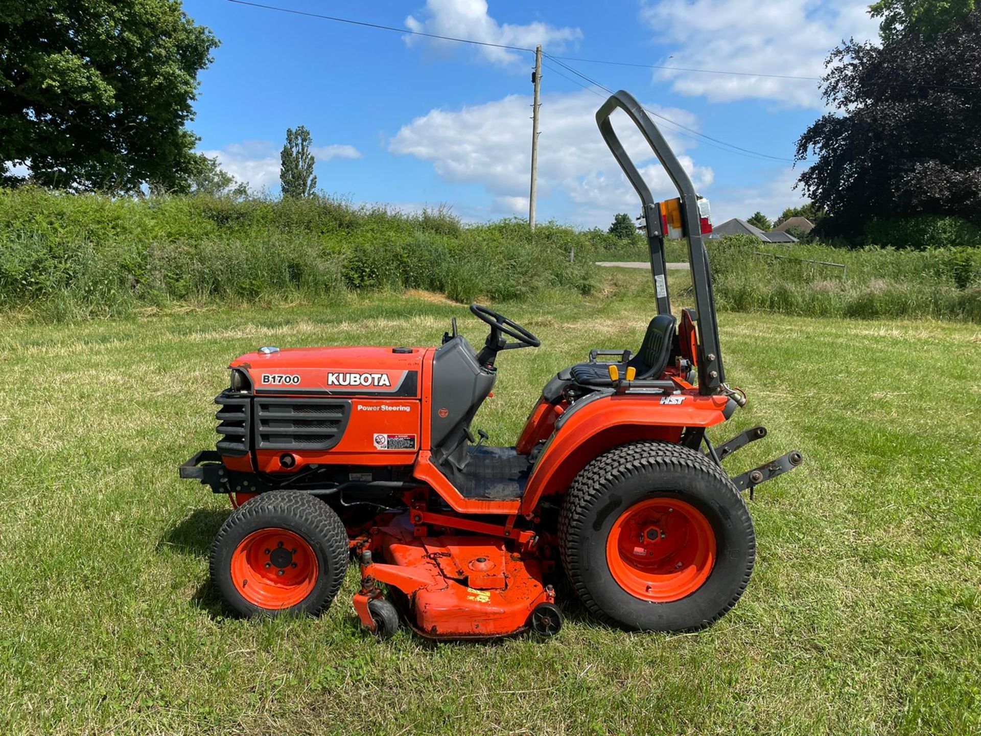 2003/52 KUBOTA B1700 COMPACT TRACTOR WITH UNDERSLUNG DECK, SHOWING 884 HOURS! *PLUS VAT*