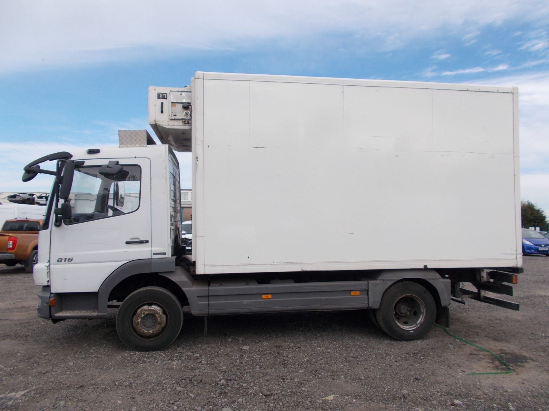 2010 MERCEDES ATEGO 815 DAY WHITE INSULATED VAN, DOUBLE FRIDEG COMPARTMENT *PLUS VAT* - Image 5 of 24