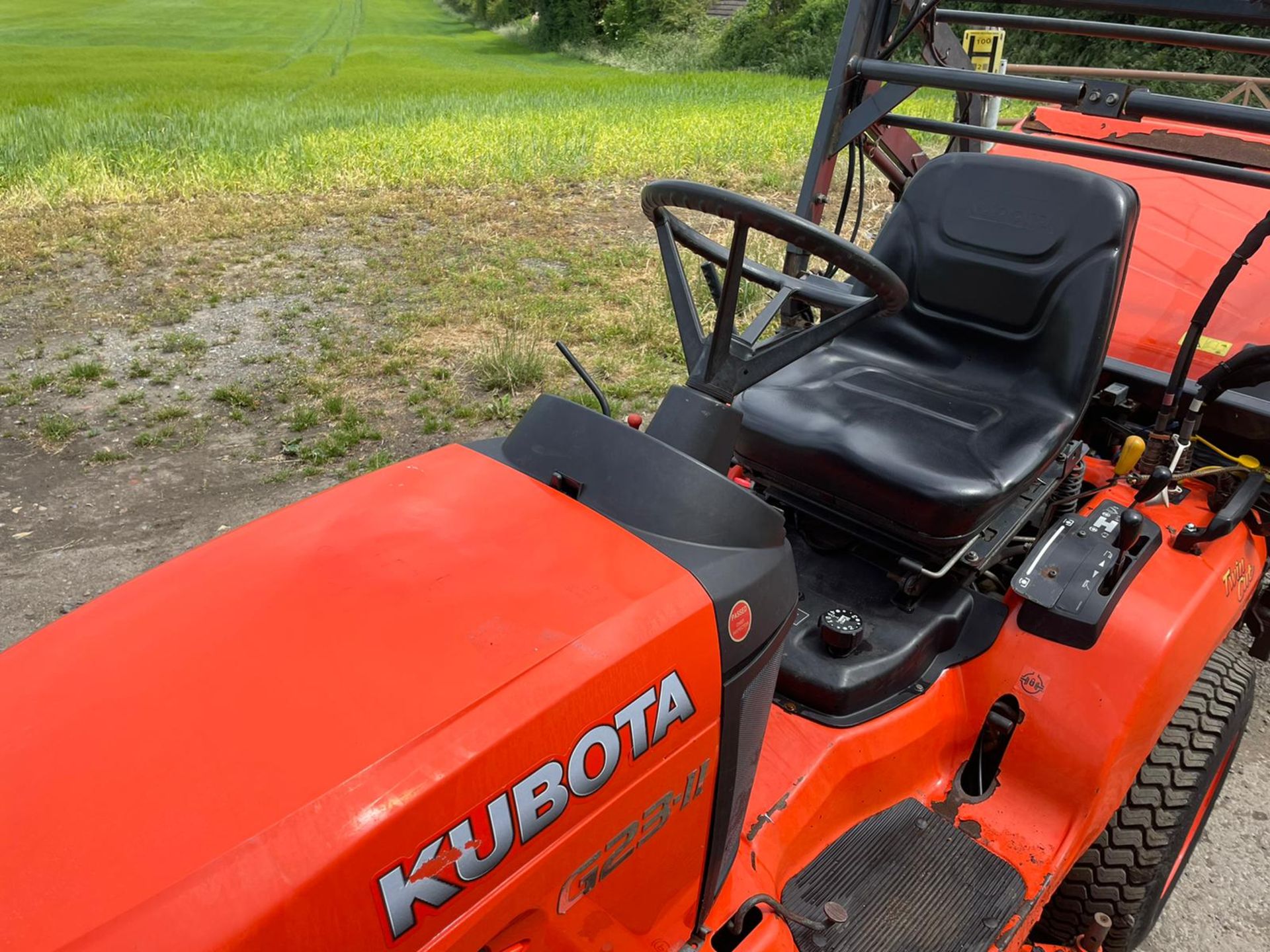 2013 KUBOTA G23-II RIDE ON HIGH TIP MOWER, RUNS AND DRIVES, SHOWING A LOW 771 HOURS *PLUS VAT* - Image 6 of 11