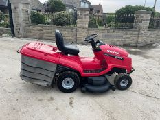 HONDA 2620V TWIN RIDE ON MOWER, RUNS DRIVES AND CUTS, 20hp HONDA V TWIN ENGINE *NO VAT*