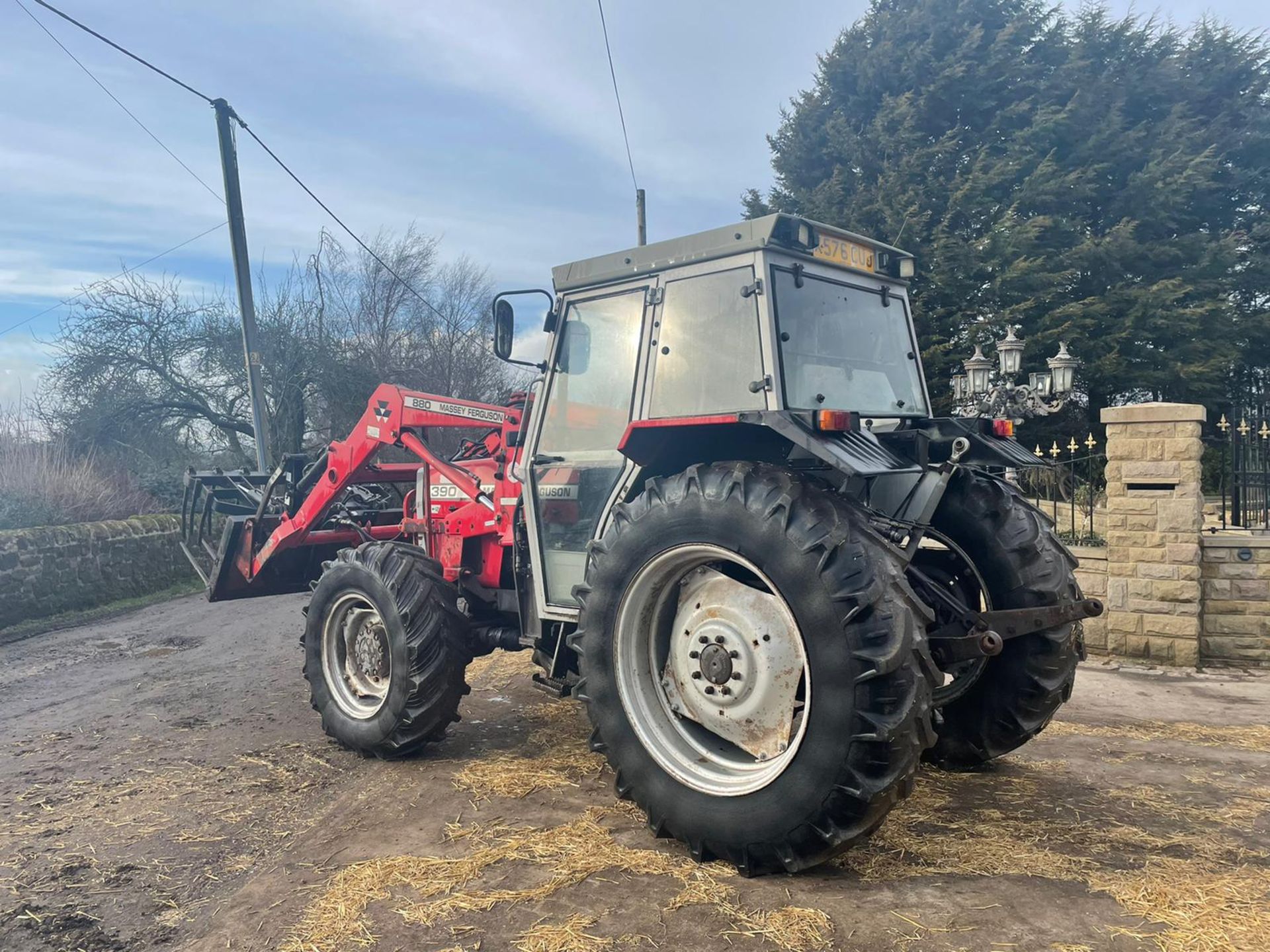 1992 MASSEY FERGUSON 390 TRACTOR WITH LOADER AND GRAB, RUNS, DRIVES AND LIFTS *PLUS VAT* - Image 4 of 12