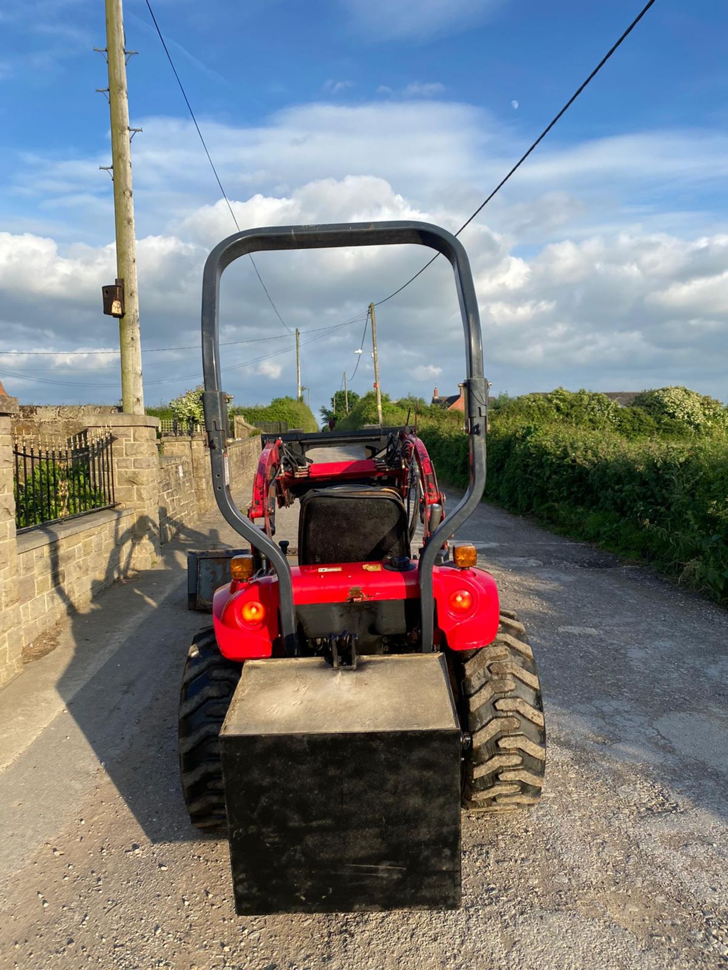 337 HOURS!!! TYM T273 COMPACT TRACTOR WITH FRONT LOADER, 4 WHEEL DRIVE *PLUS VAT* - Image 3 of 8