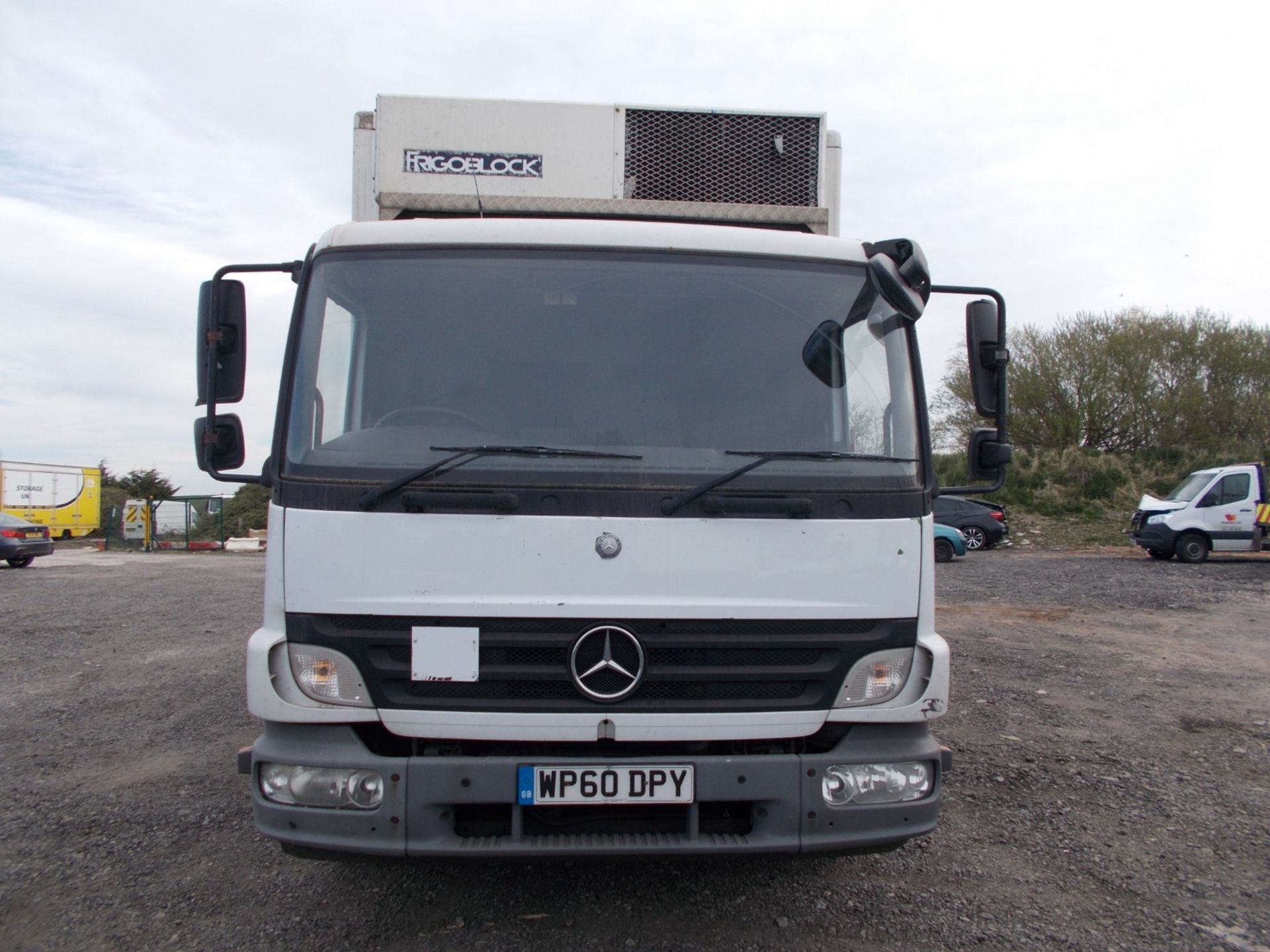 2010 MERCEDES ATEGO 815 DAY WHITE INSULATED VAN, DOUBLE FRIDEG COMPARTMENT *PLUS VAT* - Image 3 of 24