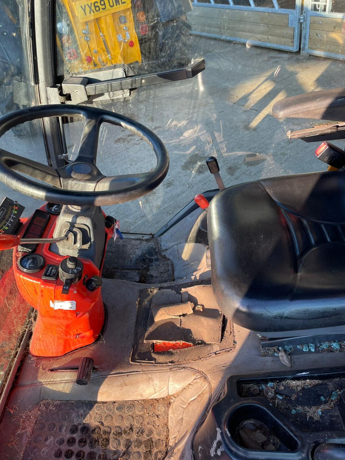 2007 KUBOTA F2880 RIDE ON MOWER, RUNS DRIVES AND CUTS, FULLY GLASS CAB, HYDROSTATIC *PLUS VAT* - Image 6 of 6