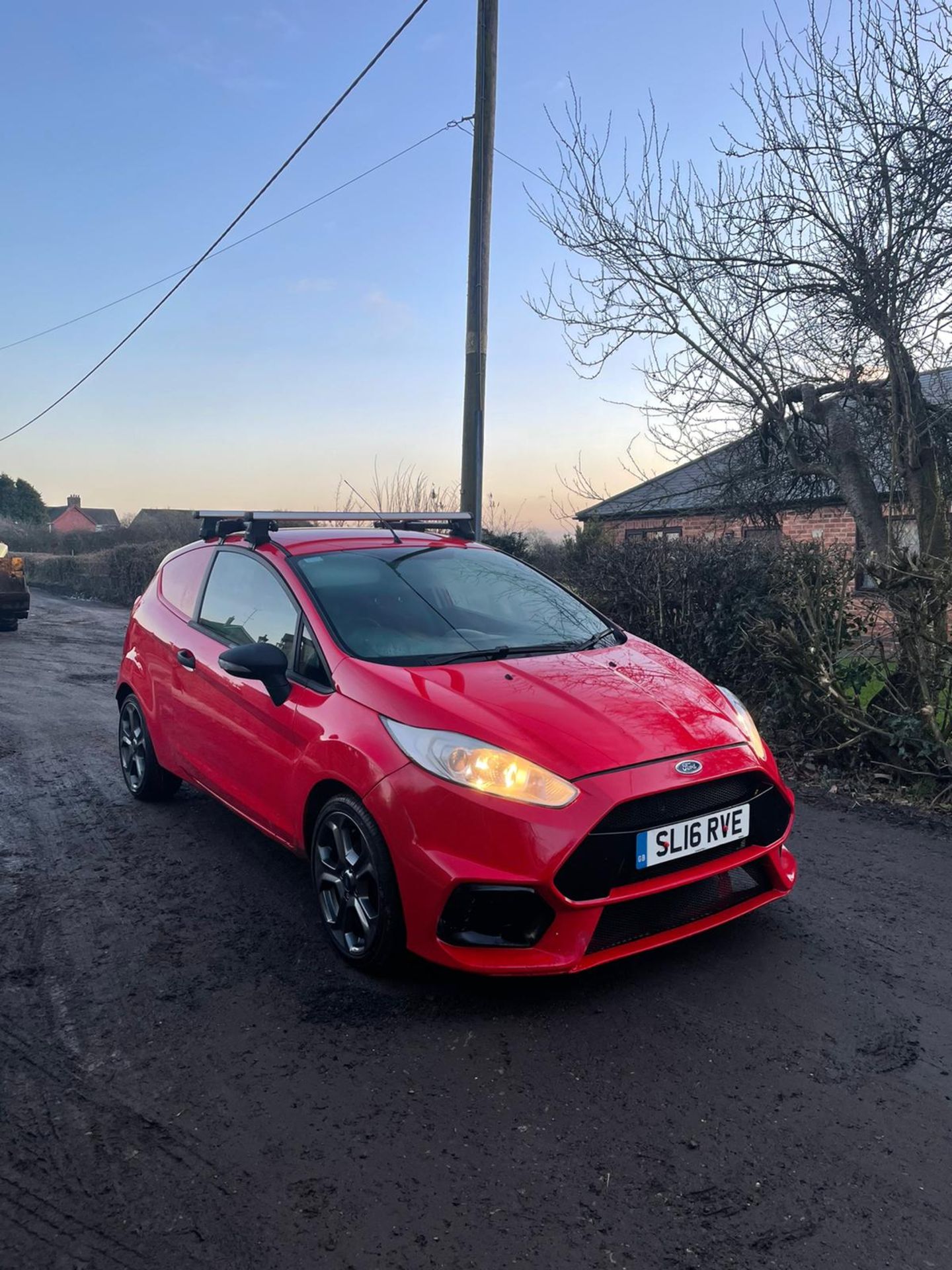 2016/16 REG FORD FIESTA BASE TDCI 1.5 DIESEL RED CAR / VAN, SHOWING 0 FORMER KEEPERS *NO VAT*