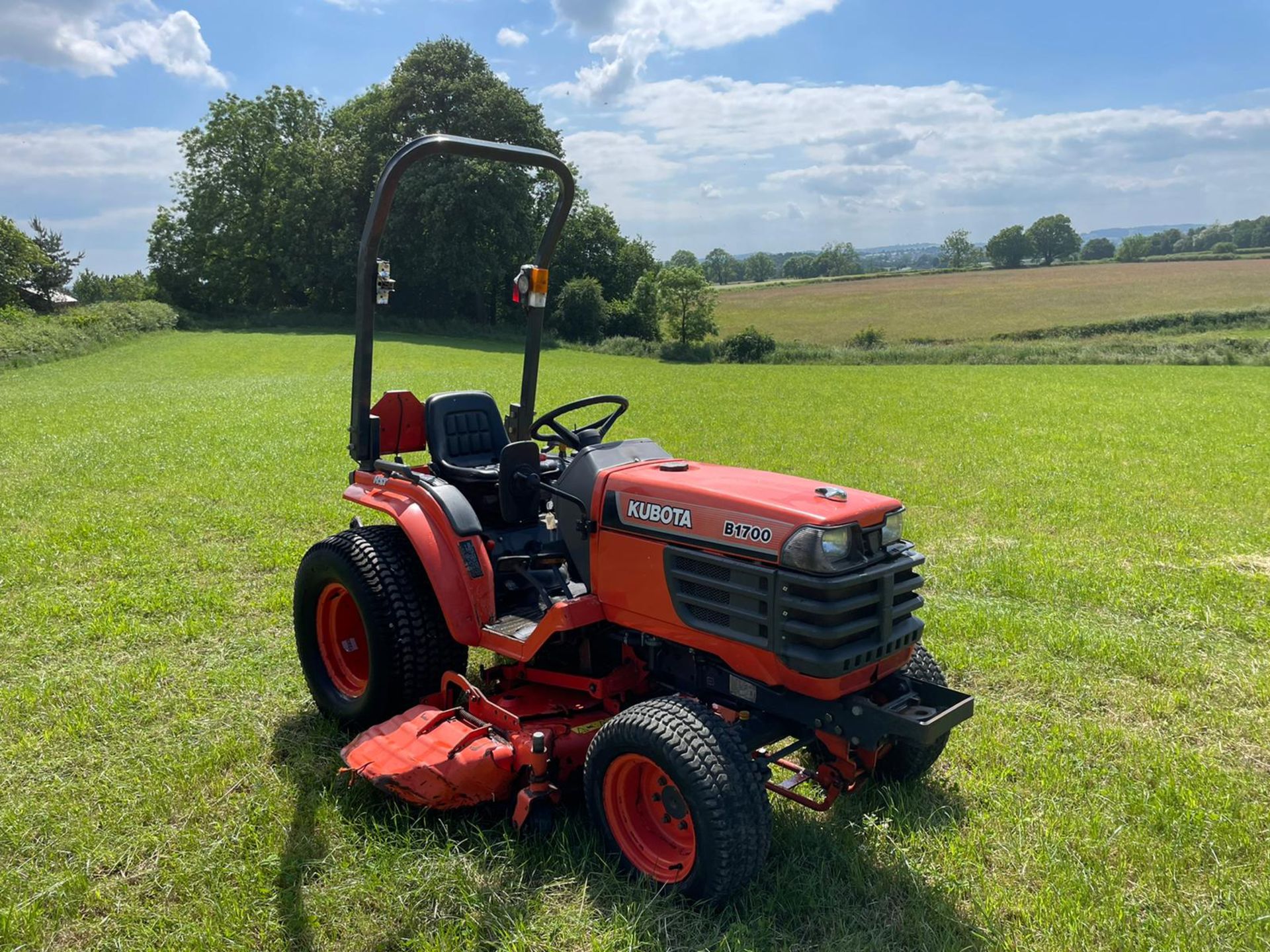 2003/52 KUBOTA B1700 COMPACT TRACTOR WITH UNDERSLUNG DECK, SHOWING 884 HOURS! *PLUS VAT* - Image 3 of 10