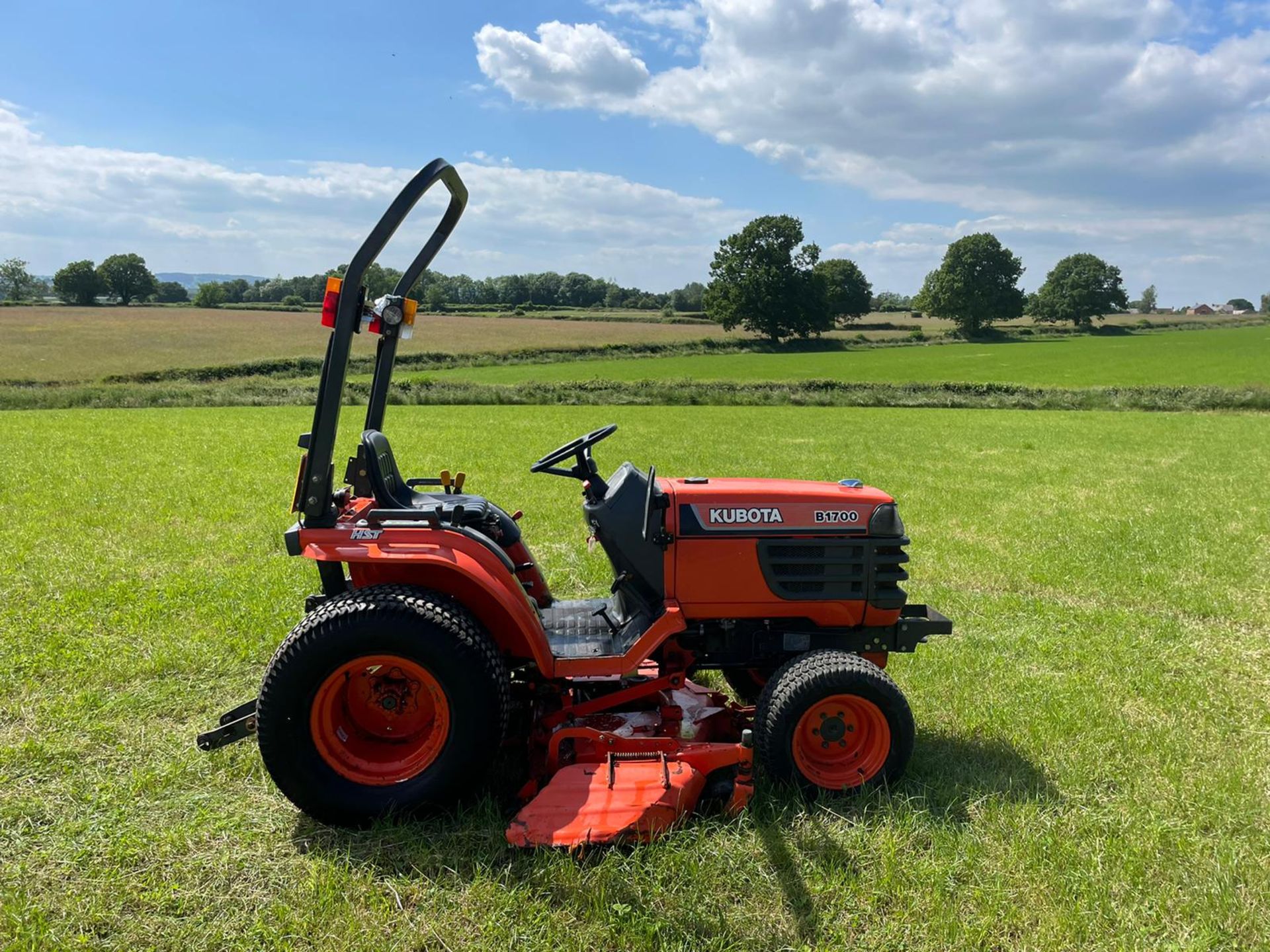 2003/52 KUBOTA B1700 COMPACT TRACTOR WITH UNDERSLUNG DECK, SHOWING 884 HOURS! *PLUS VAT* - Image 4 of 10