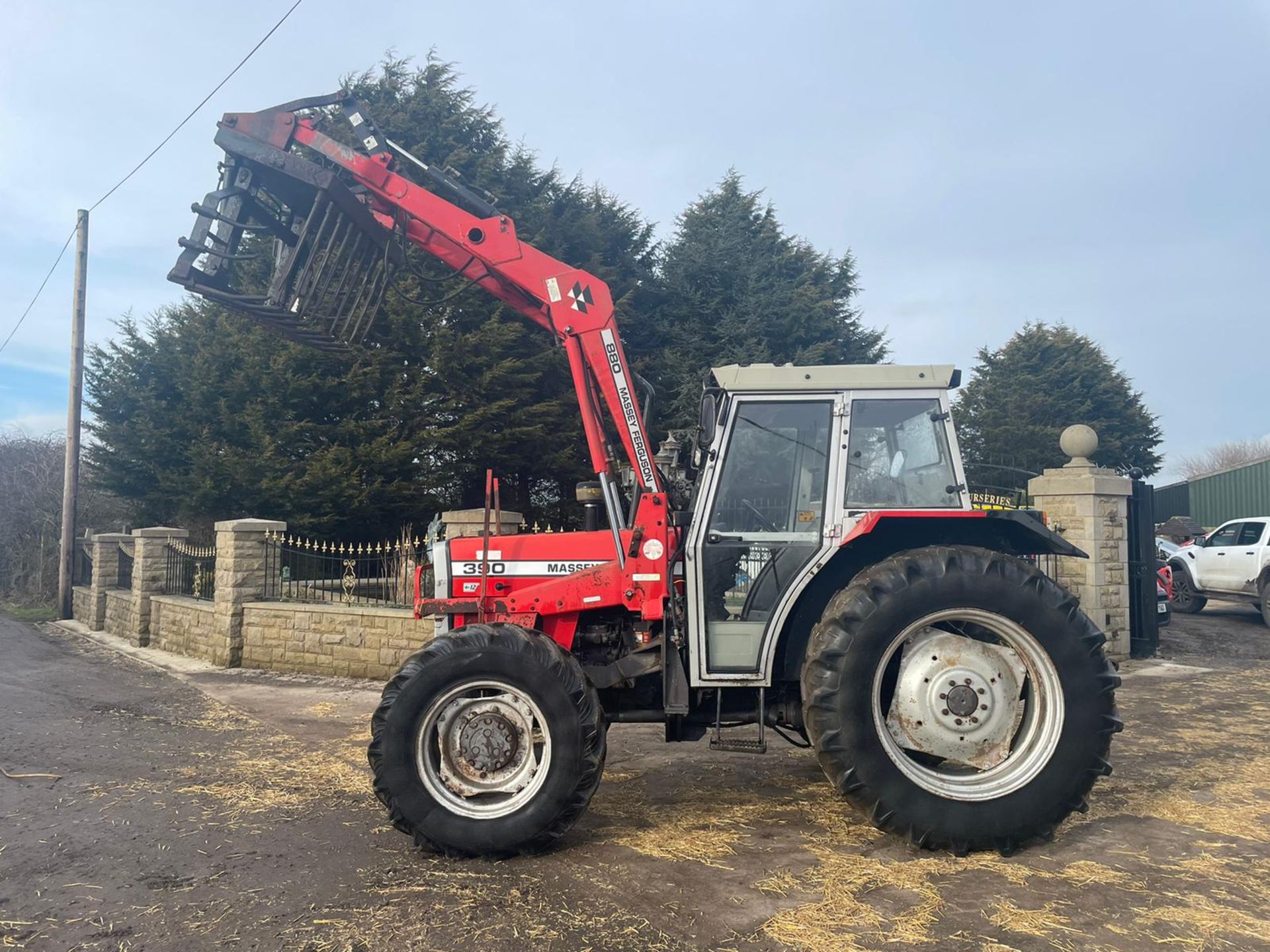 1992 MASSEY FERGUSON 390 TRACTOR WITH LOADER AND GRAB, RUNS, DRIVES AND LIFTS *PLUS VAT* - Image 5 of 12