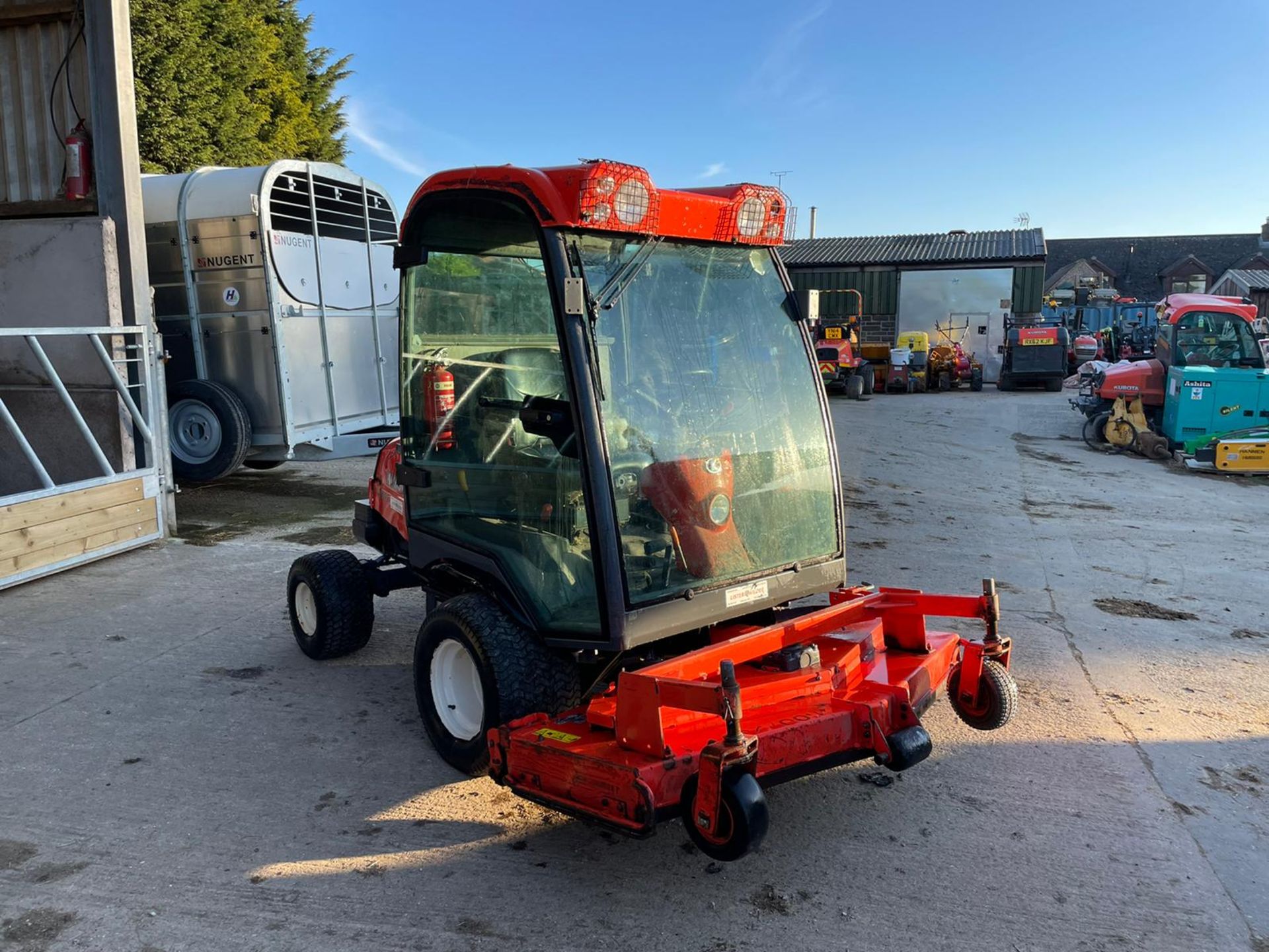 2007 KUBOTA F2880 RIDE ON MOWER, RUNS DRIVES AND CUTS, FULLY GLASS CAB, HYDROSTATIC *PLUS VAT* - Image 3 of 6