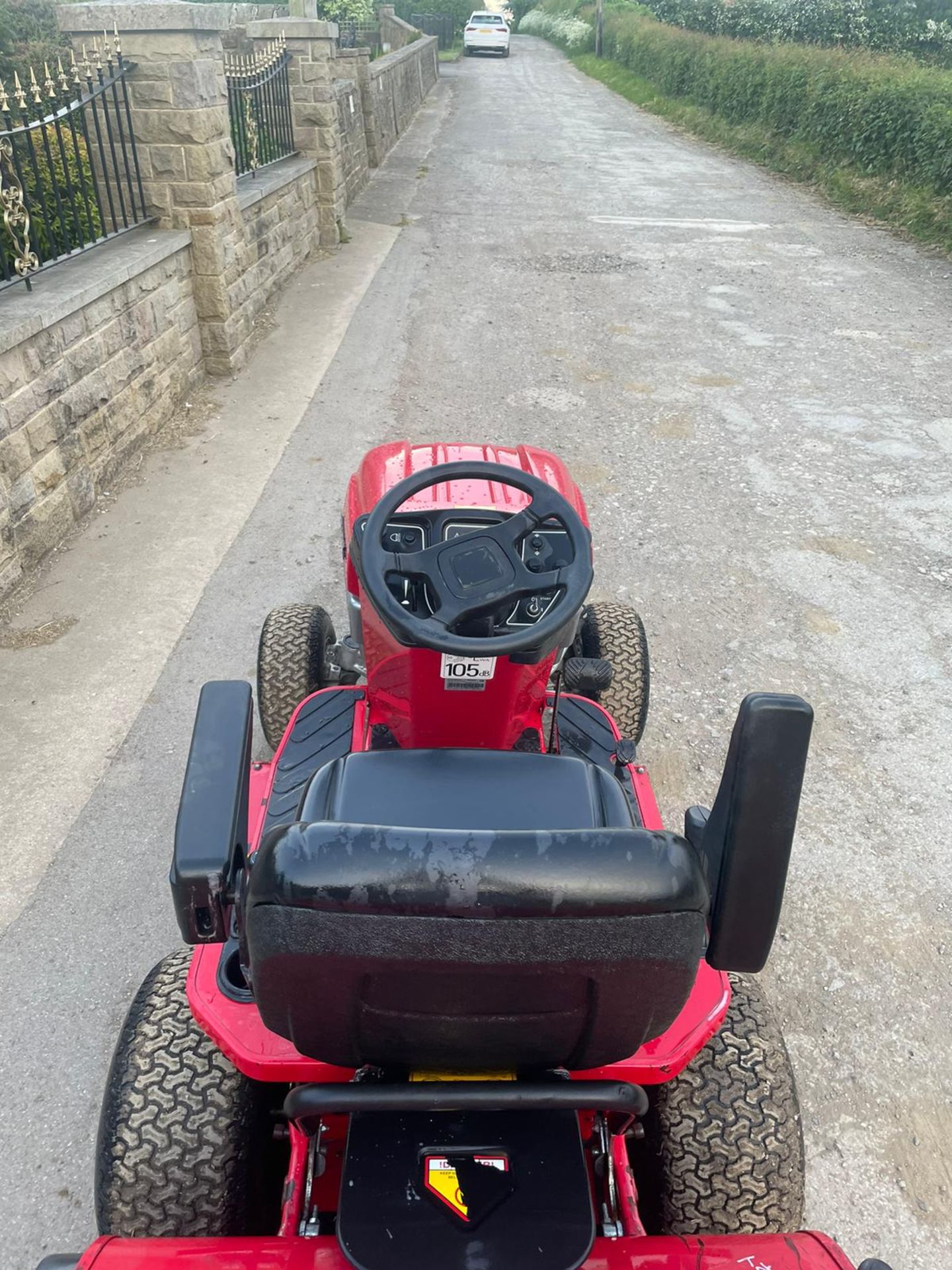 COUNTAX C25-4WD RIDE ON LAWN MOWER, RUNS AND WORKS, CUTS AND COLLECTS *NO VAT* - Image 4 of 7