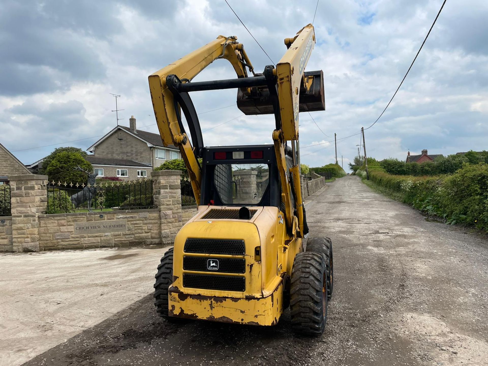 JOHN DEERE 250 SKIDSTEER, RUNS DRIVES AND LIFTS, SHOWING 3152 HOURS *PLUS VAT* - Image 5 of 13