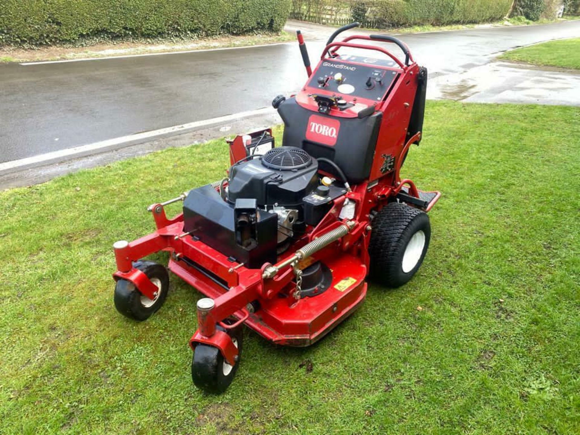 TORO GRANDSTAND STAND ON MOWER, ZERO TURN, 485 HOURS FROM NEW, YEAR 2015, 36" CUT SIDE DISCHARGE