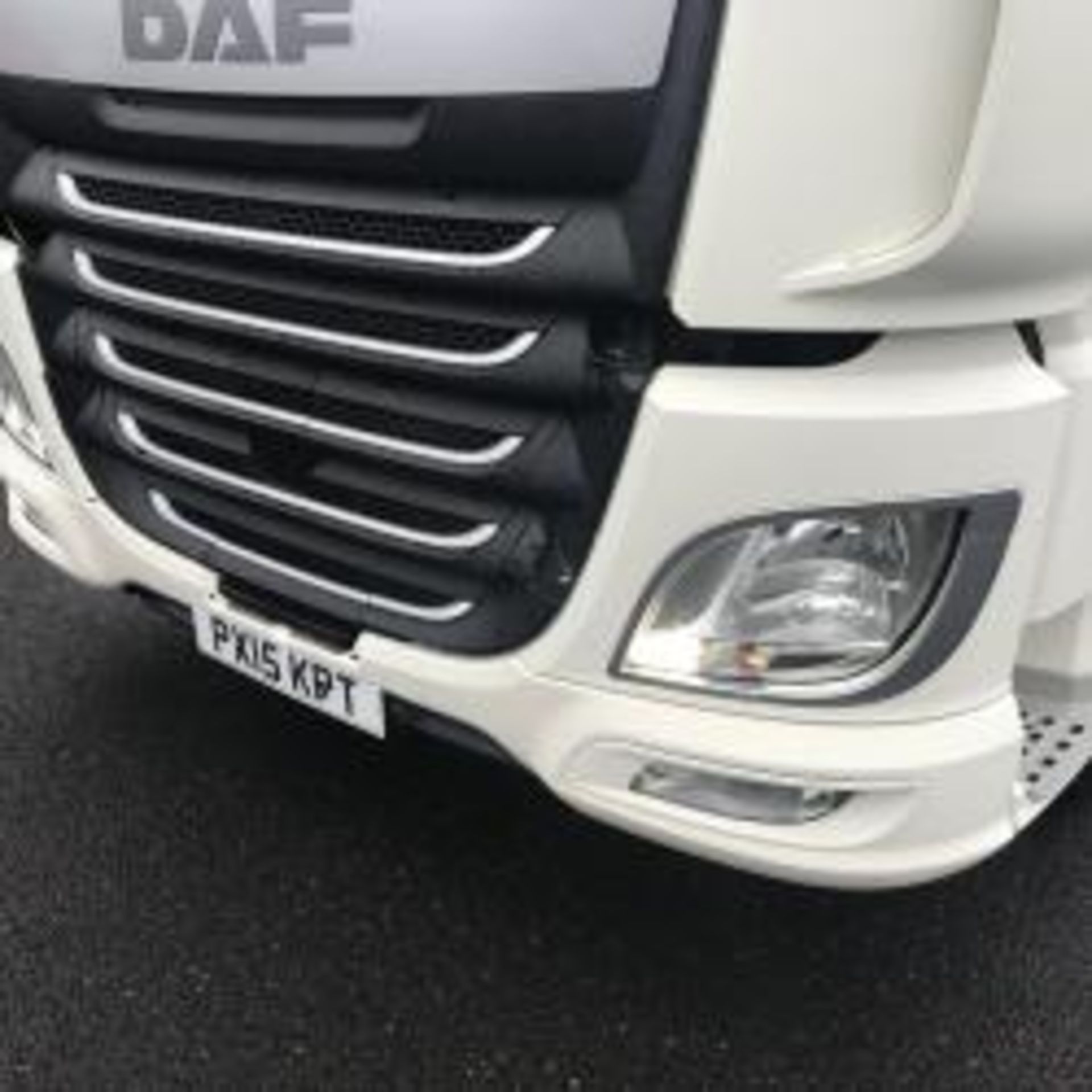 2015 DAF XF 106.460 6X2 TRACTOR, MANUAL GEARBOX, AIR CONDITIONING, TWIN BUNKS *PLUS VAT* - Image 7 of 18