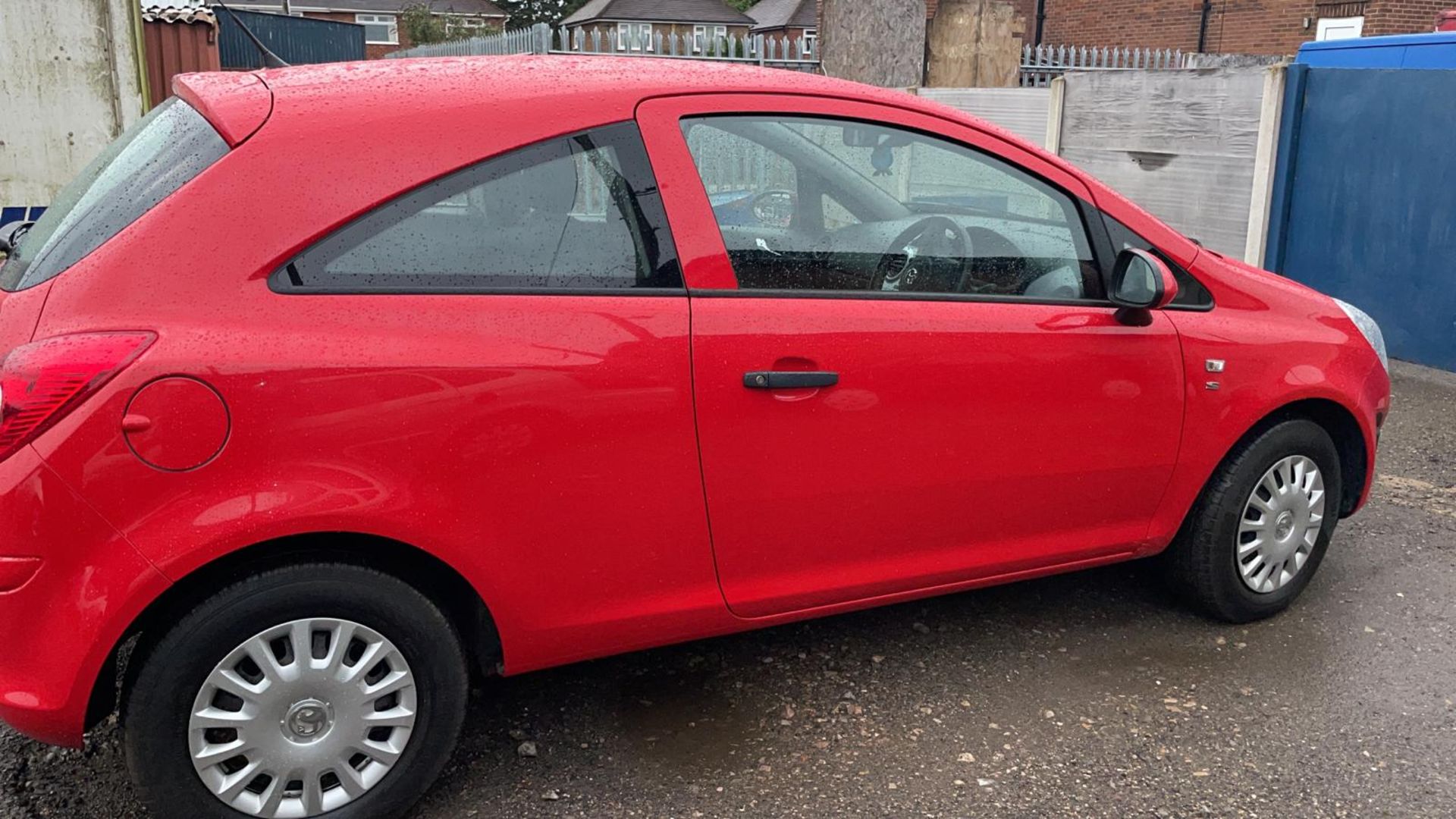 2013 VAUXHALL CORSA S ECOFLEX RED 3 DOOR HATCHBACK, 1.0 PETROL ENGINE, 33,852 MILES *NO VAT* - Image 4 of 10