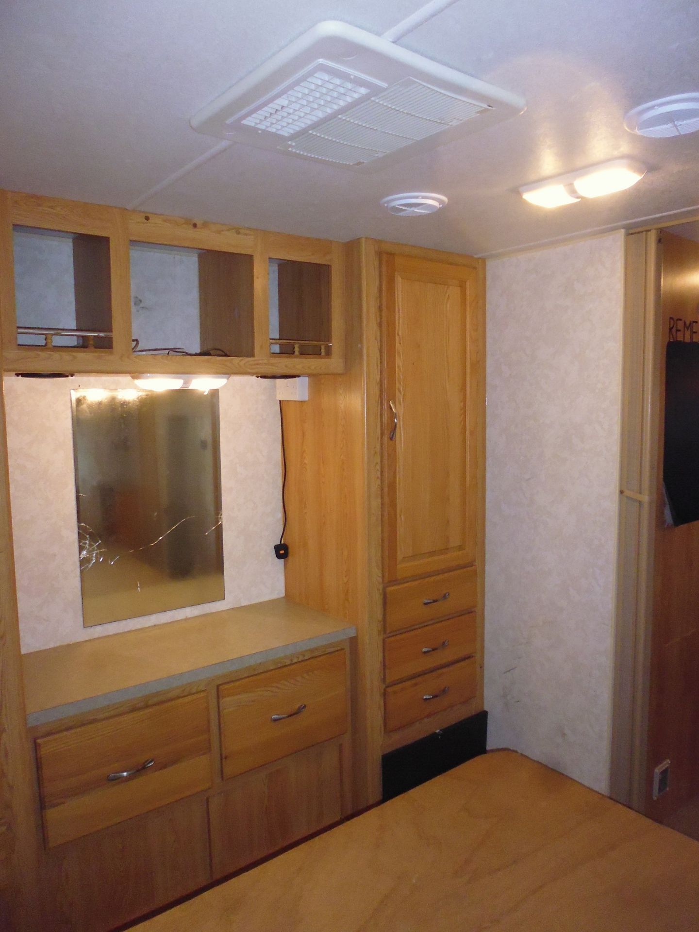 2003 R-VISION CONDOR 28' Twin Slide, 6 berth American Motorhome *NO VAT* - Image 15 of 20