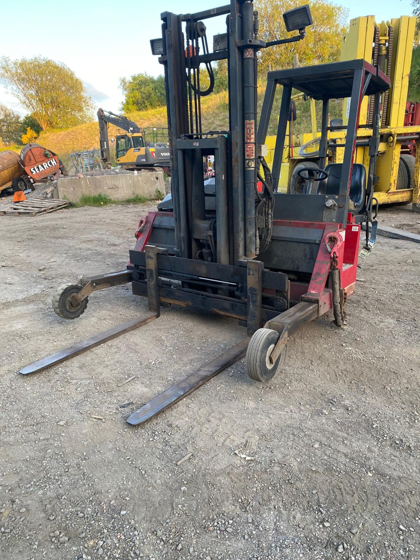 2006 MOFFETT M4 20.1 TRUCK MOUNTED FORKLIFT, ROAD REGISTERED, RUNS DRIVES AND DIGS *PLUS VAT* - Image 3 of 8