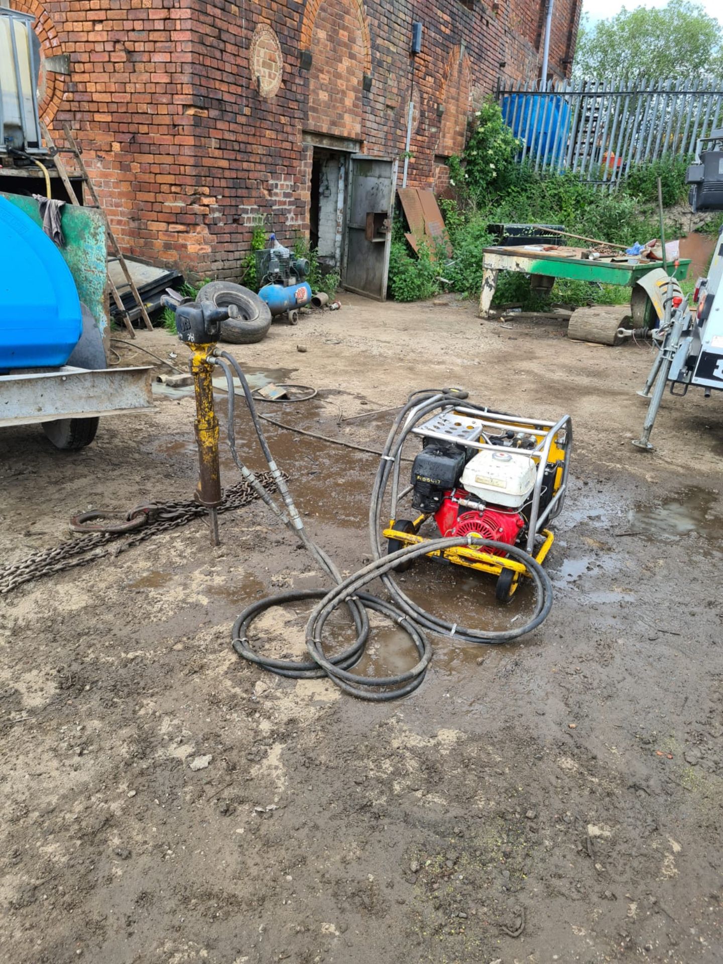 JCB HYDRAULIC BEAVER PACK, IN WORKING ORDER, WITH GUN *NO VAT*