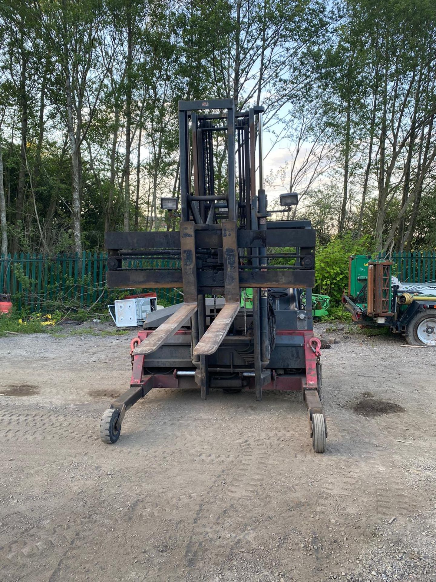 2006 MOFFETT M4 20.1 TRUCK MOUNTED FORKLIFT, ROAD REGISTERED, RUNS DRIVES AND DIGS *PLUS VAT* - Image 6 of 8