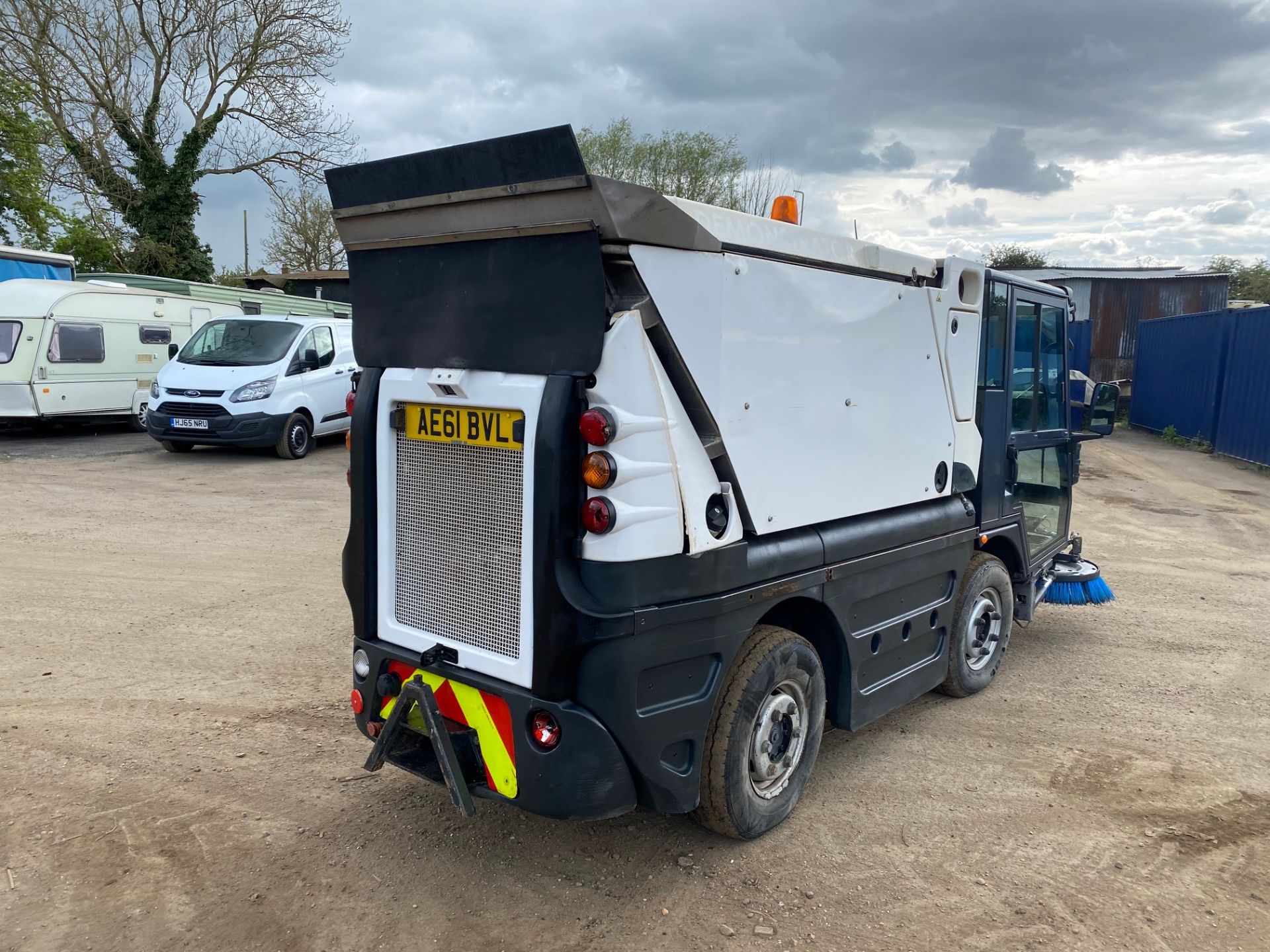 2011/61 SCMIDT 200+ ROAD SWEEPER, 2600 HOURS, VERY NICE CONDITION, ORIGINAL MANUALS, NO V5 *PLUS VAT - Image 4 of 10