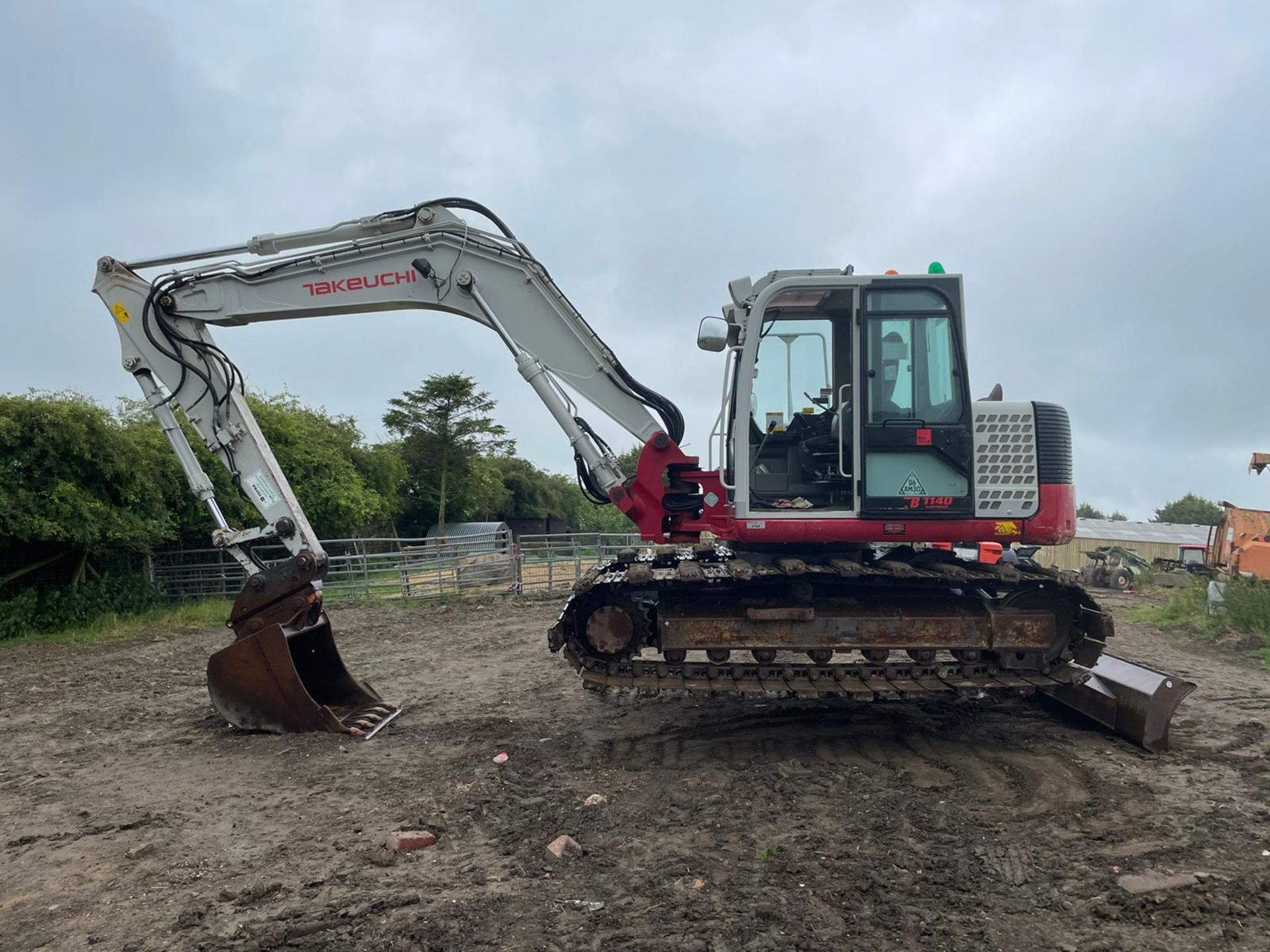 2015 TAKEUCHI TB1140 SERIES 2 15 TON EXCAVATOR, RUNS DRIVES AND DIGS, SHOWING A LOW 6295 HOURS! - Image 25 of 30
