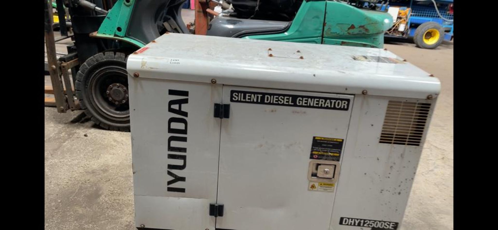 HYUNDAI DHY12500SE SILENT DIESEL GENERATOR 2018, STARTS ON THE KEY, RUNS NICE, NO SMOKE *PLUS VAT* - Image 2 of 5