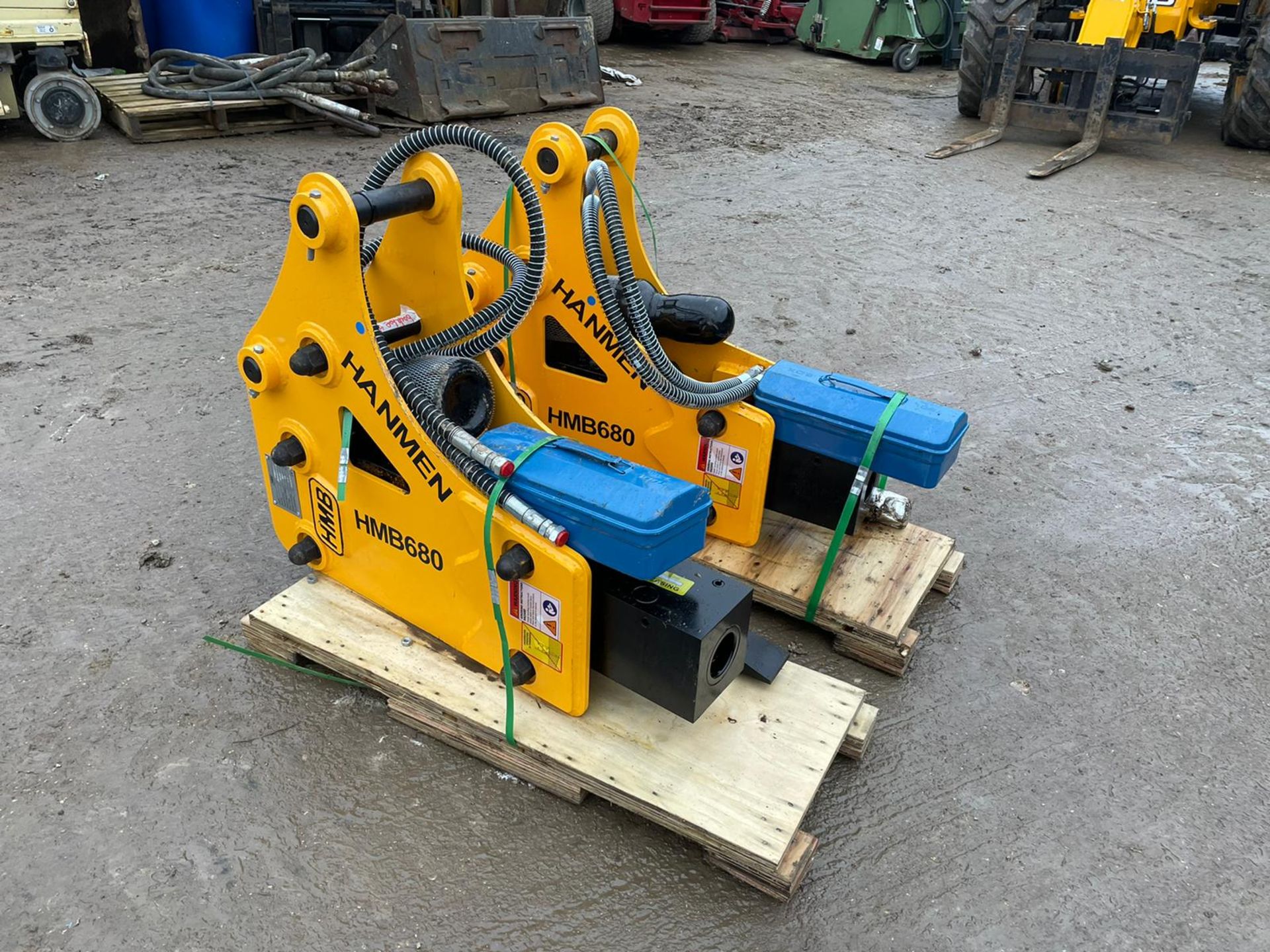 BRAND NEW AND UNUSED HANMEN HMB680 BREAKER, SUITABLE FOR 5-8 TON EXCAVATOR *PLUS VAT* - Image 2 of 6