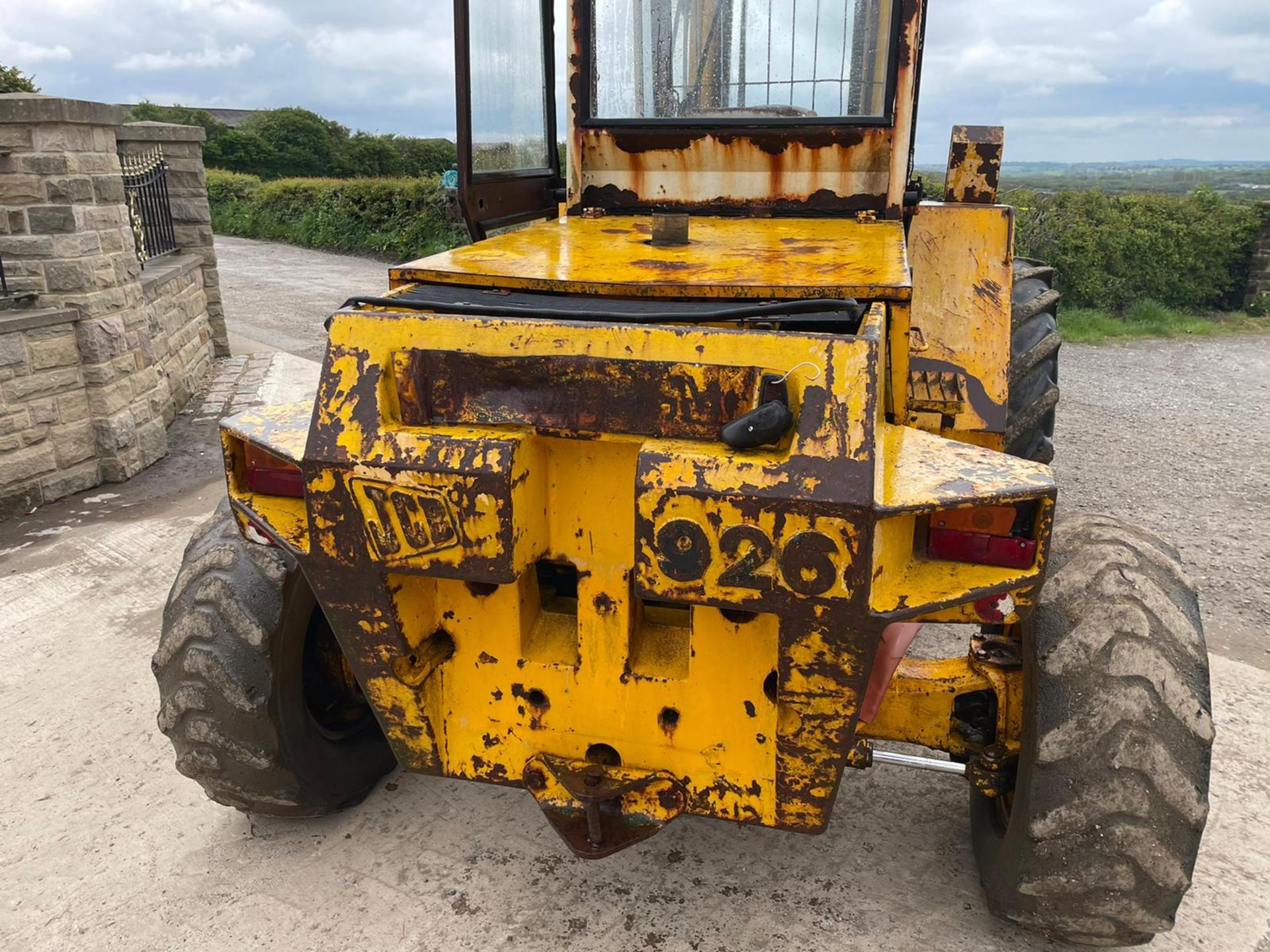 JCB 926 ALL TERRAIN FORKLIFT, RUNS DRIVES AND LIFTS, ALL GEARS WORK, HYDRAULIC SHIFT *PLUS VAT* - Image 8 of 10