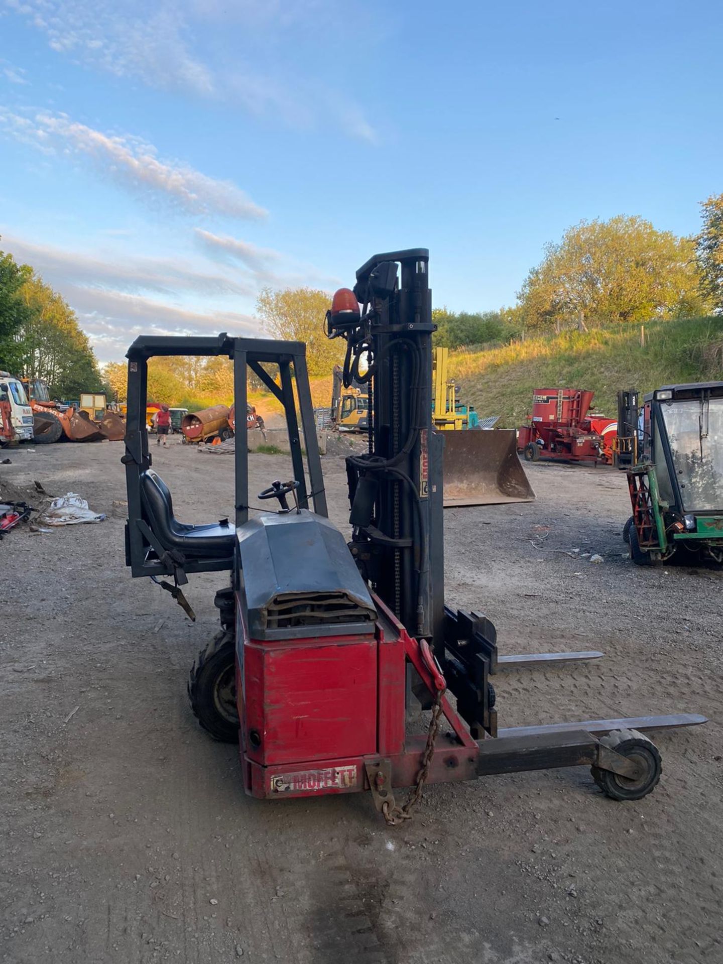 2006 MOFFETT M4 20.1 TRUCK MOUNTED FORKLIFT, ROAD REGISTERED, RUNS DRIVES AND DIGS *PLUS VAT* - Image 7 of 8