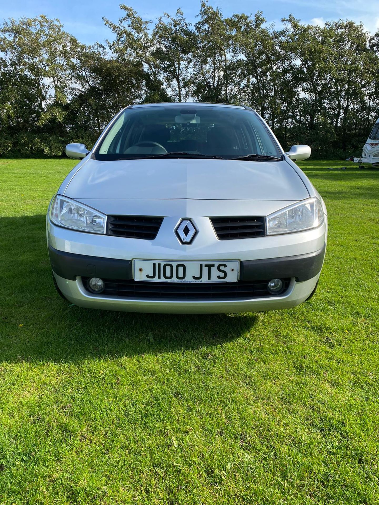 2005/05 REG RENAULT MEGANE SL OASIS 16V 1.4 PETROL SILVER 5DR HATCHBACK *NO VAT* - Image 2 of 26