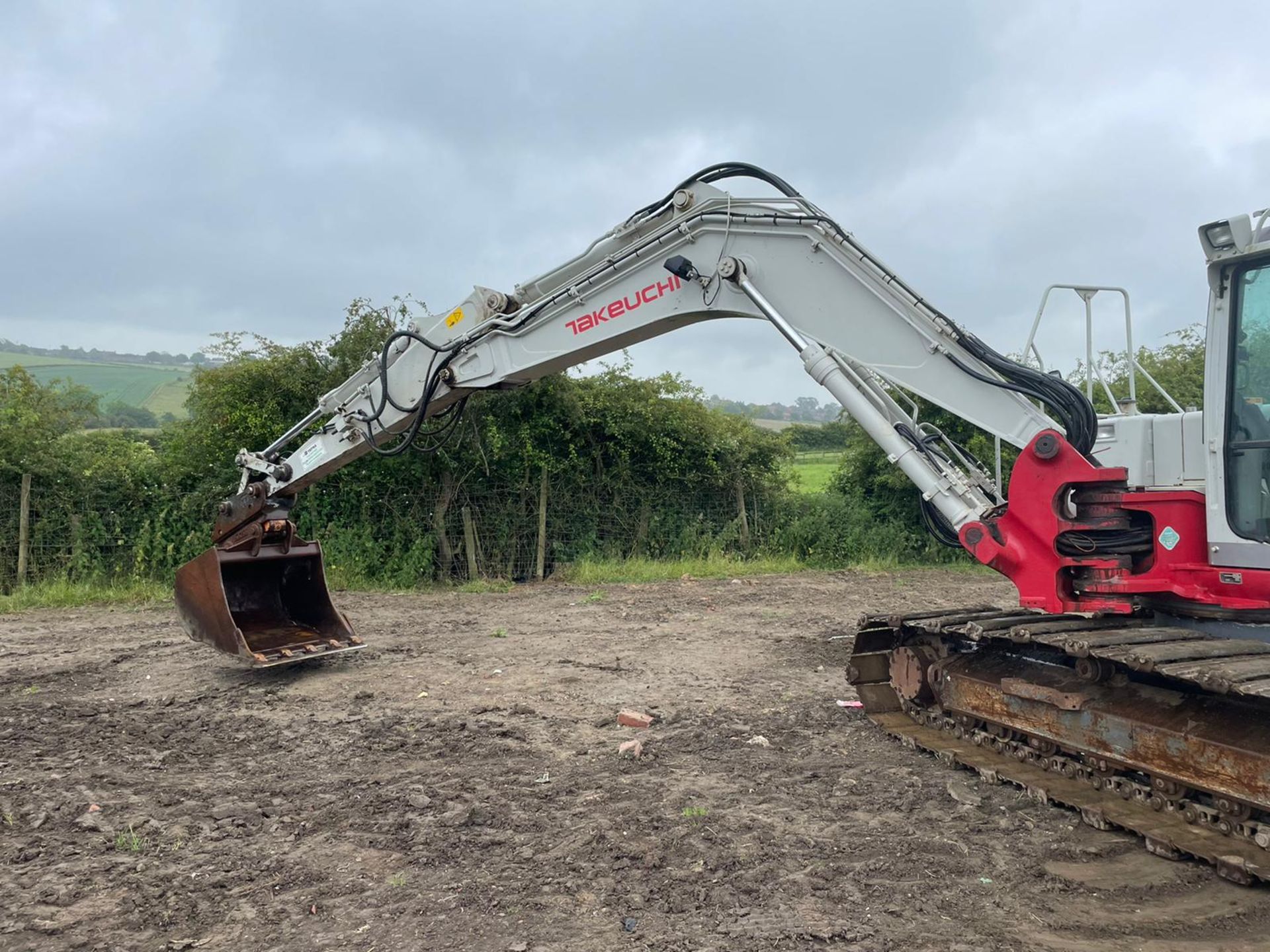 2015 TAKEUCHI TB1140 SERIES 2 15 TON EXCAVATOR, RUNS DRIVES AND DIGS, SHOWING A LOW 6295 HOURS! - Image 26 of 30