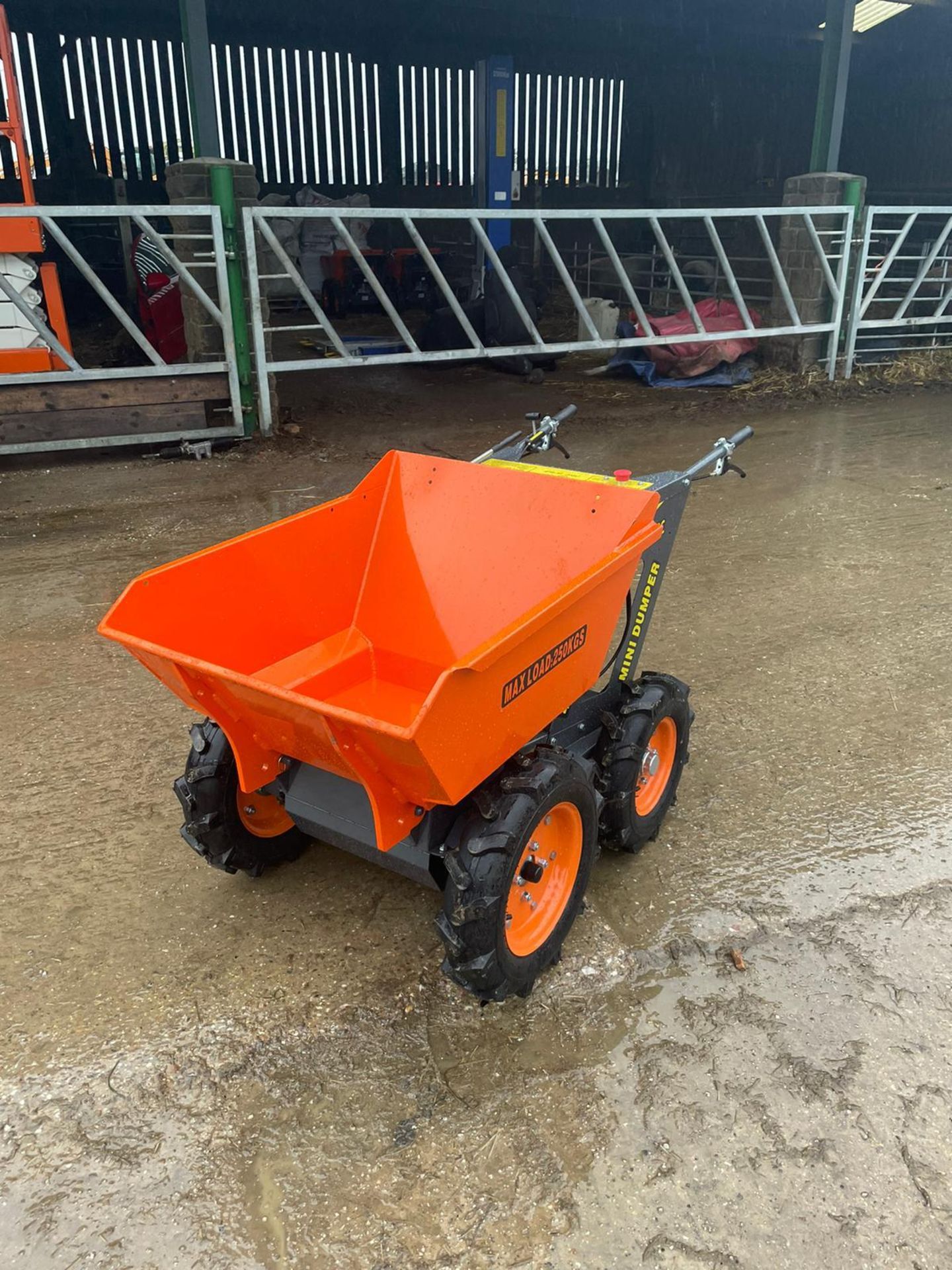 BRAND NEW AND UNUSED MINI WALK BEHIND 4WD DUMPER, BRIGGS AND STRATTON ENGINE *PLUS VAT* - Image 2 of 8