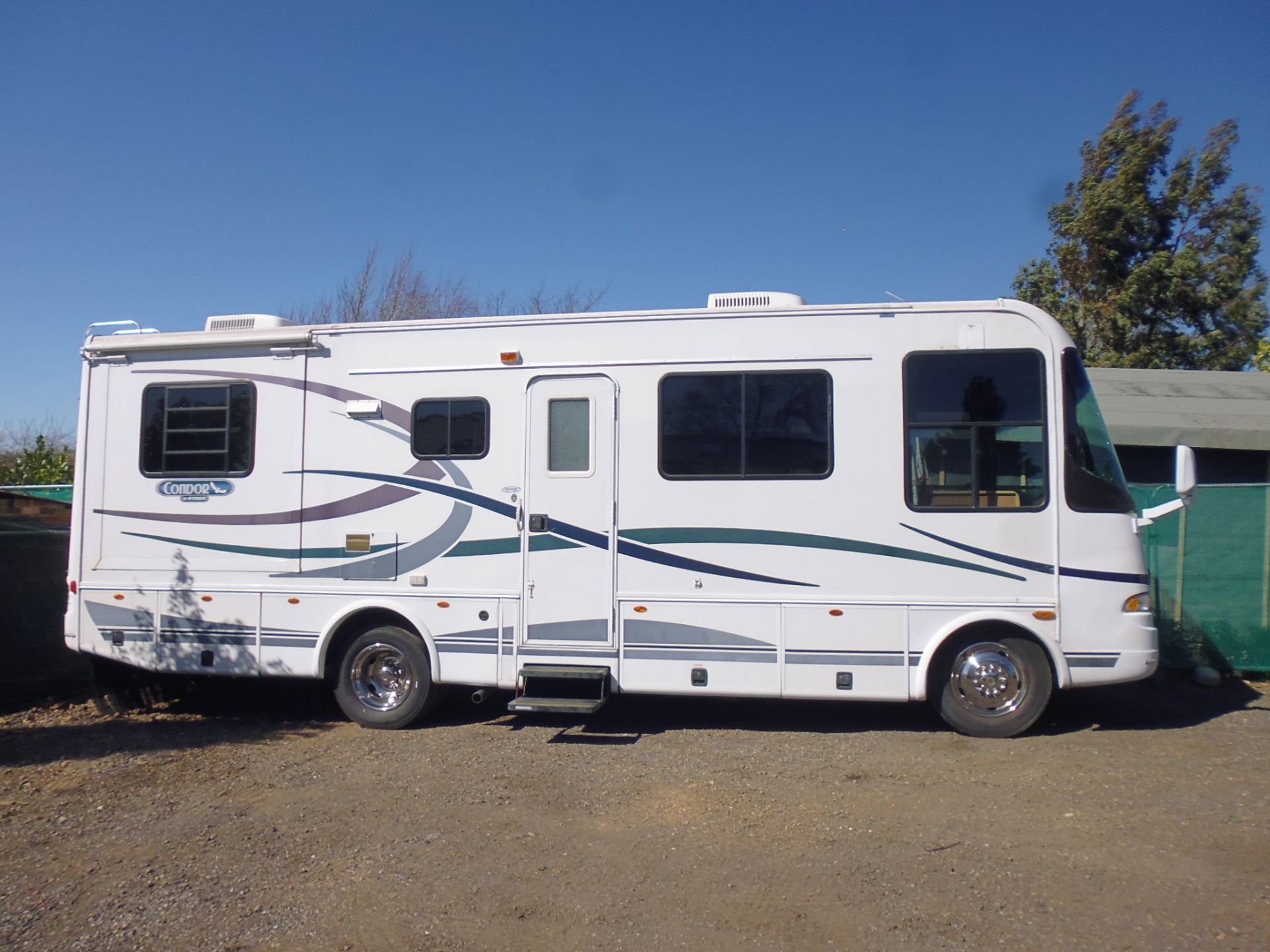 2003 R-VISION CONDOR 28' Twin Slide, 6 berth American Motorhome *NO VAT* - Image 2 of 20