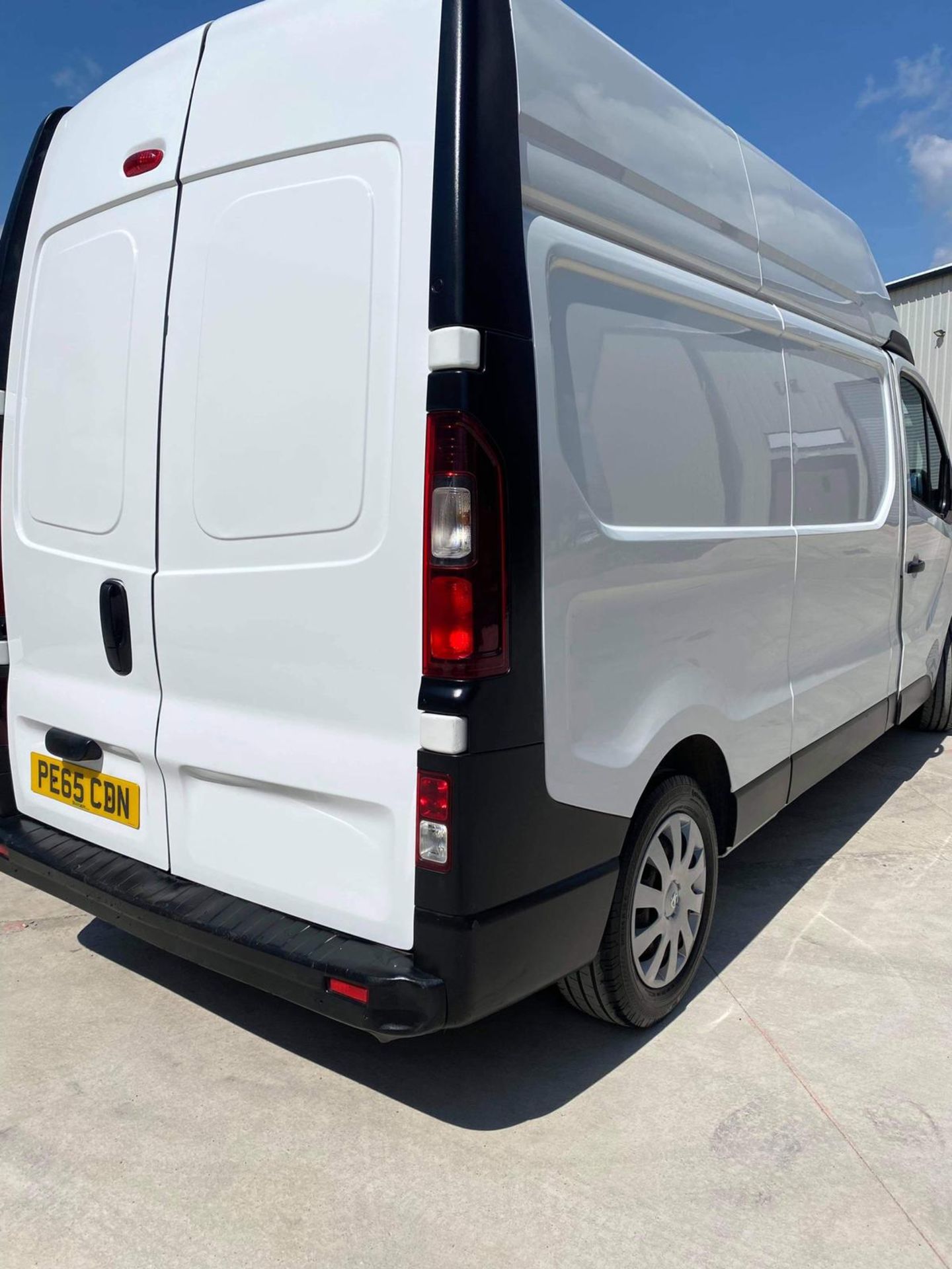 2015 VAUXHALL VIVARO 2900 BT PV CDTI ECO S/S WHITE PANEL VAN, 1.6 DIESEL, 94,605 MILES *PLUS VAT* - Image 9 of 9