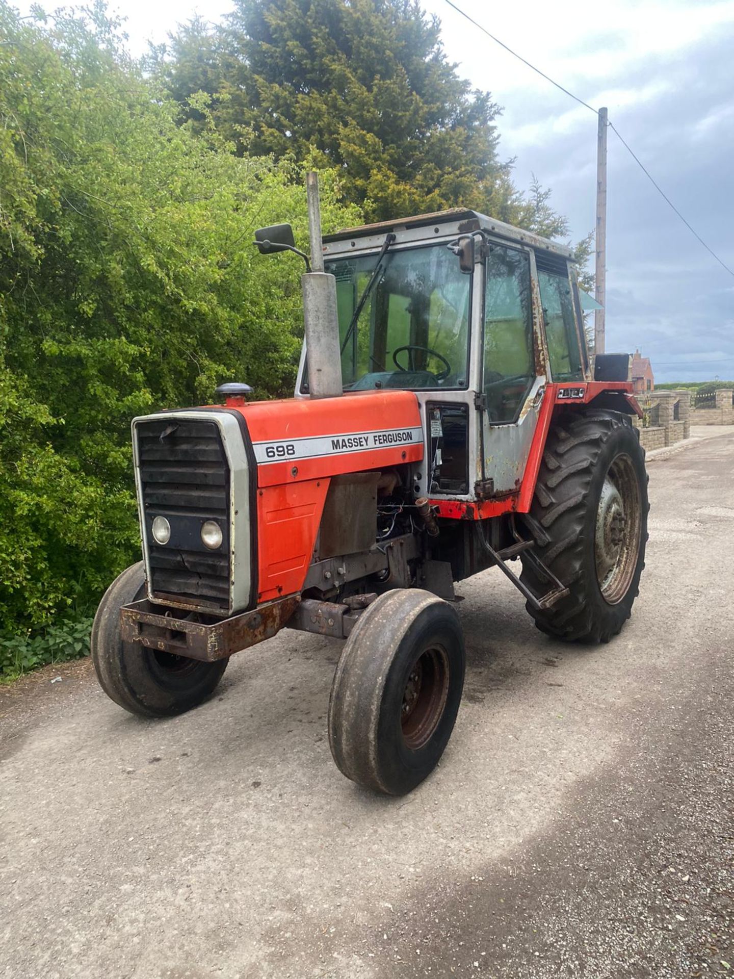 MASSEY FERGUSON 698 TRACTOR, RUNS AND DIGS, 78HP, GLASS CAB *PLUS VAT*