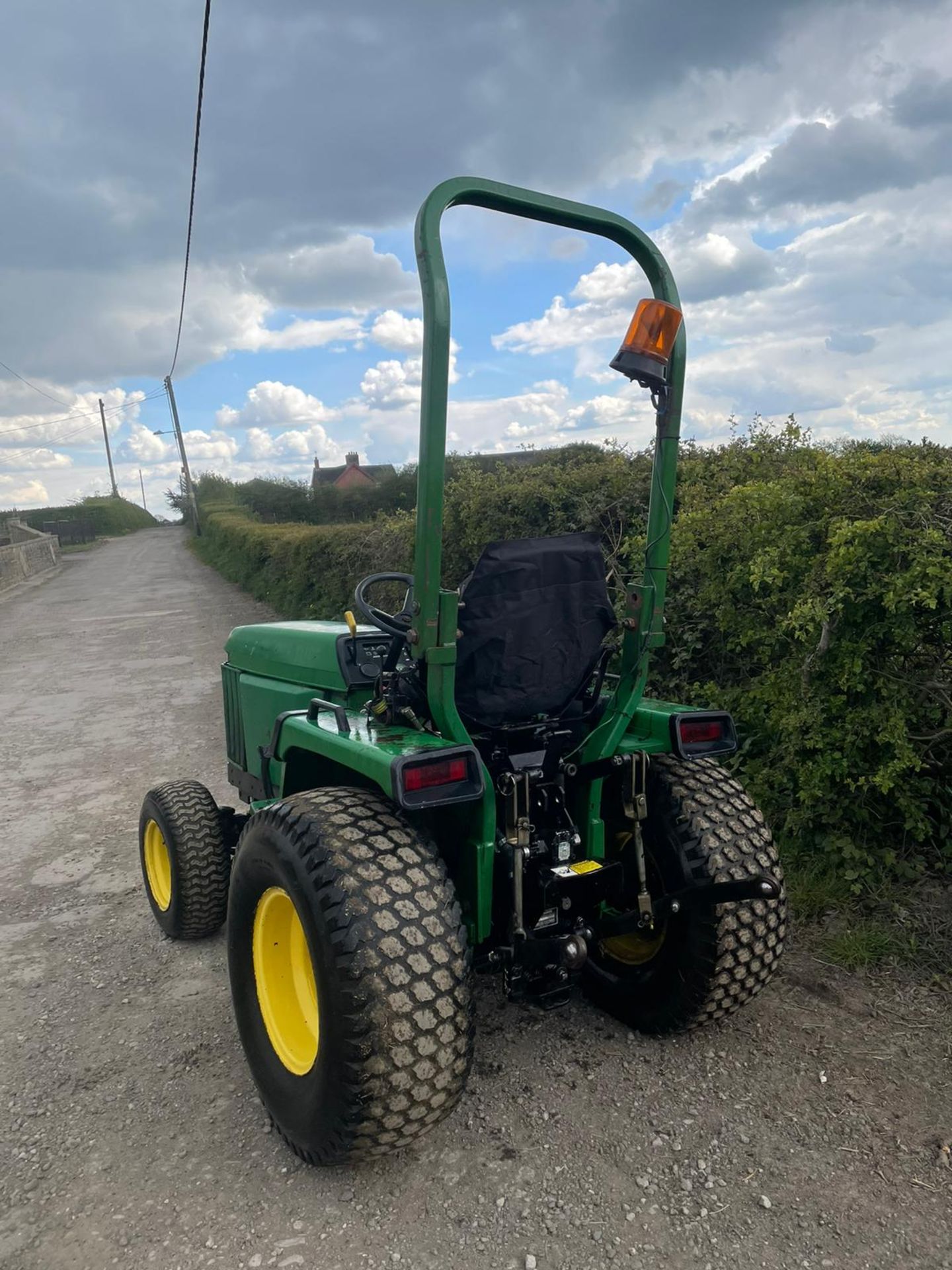 JOHN DEERE 755 COMPACT TRACTOR, RUNS AND DRIVES, REAR PTO *PLUS VAT* - Image 3 of 4