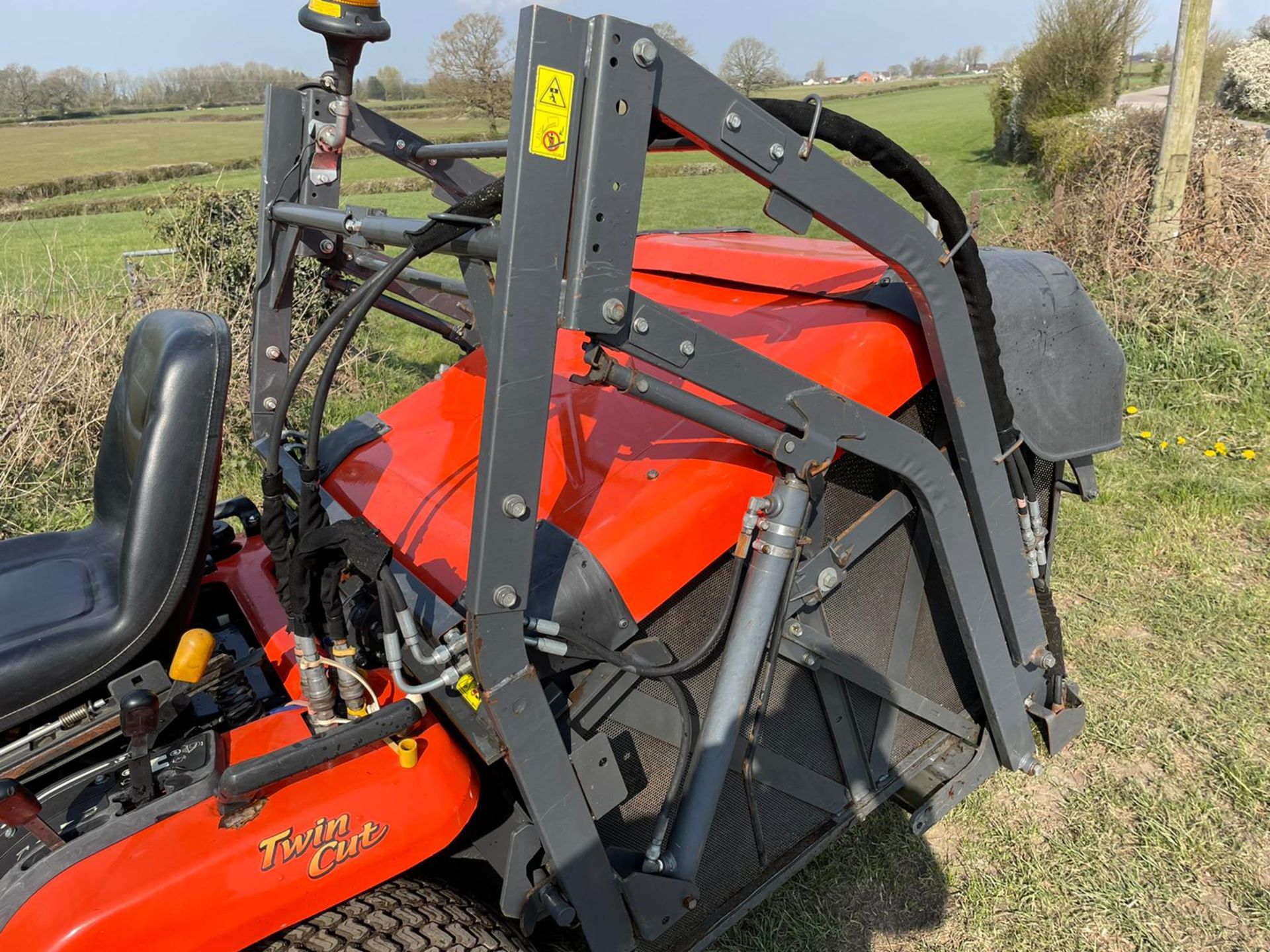 2013 (62) KUBOTA G23-II RIDE ON MOWER, RUNS DRIVES AND CUTS, HIGH TIP COLLECTOR *PLUS VAT* - Image 7 of 10