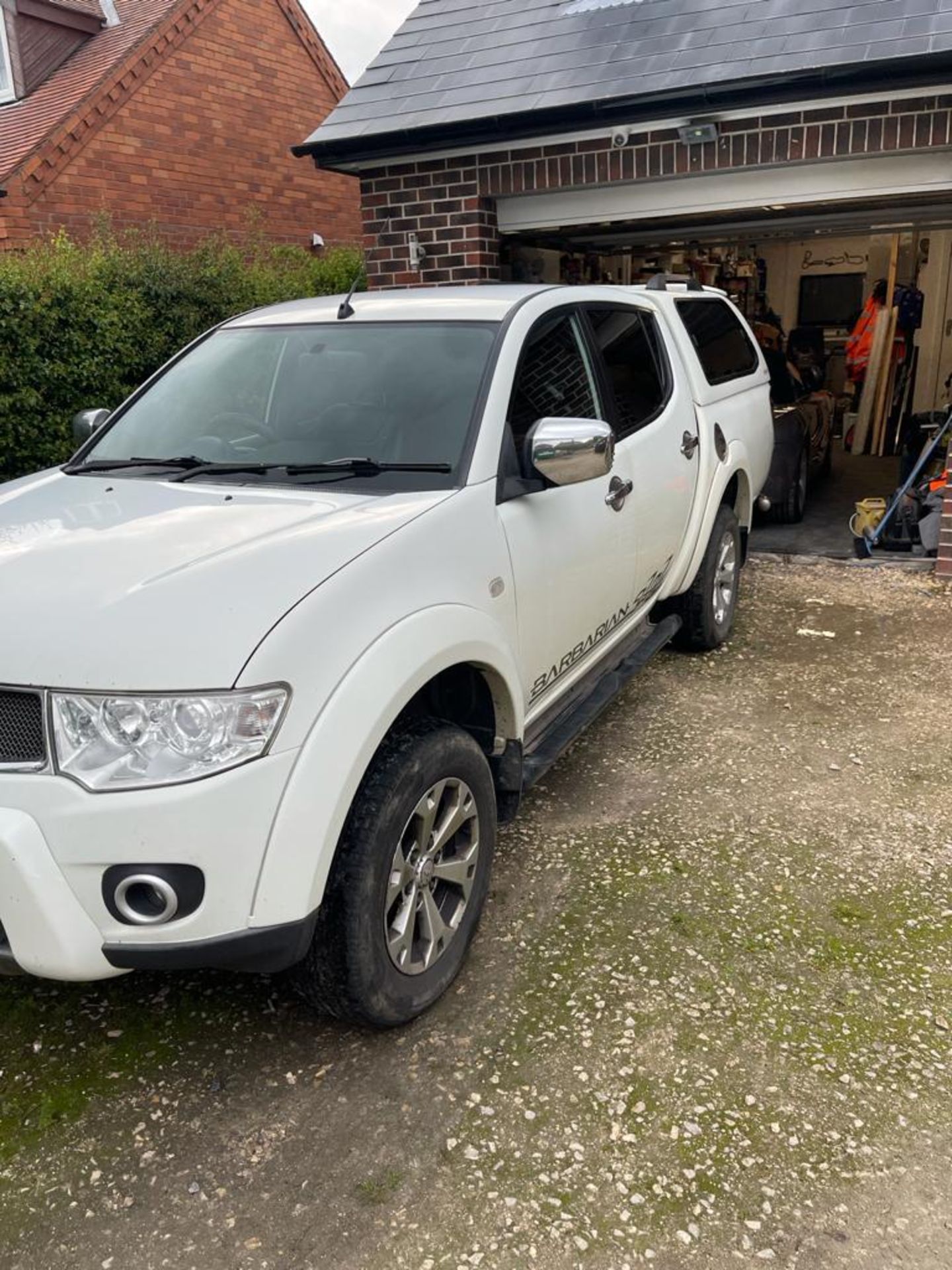 2011 MITSUBISHI L200 BARBARIAN LB DCB DI-D 4X4 WHITE PICK-UP, SHOWING 187K MILES *NO VAT* - Image 2 of 17